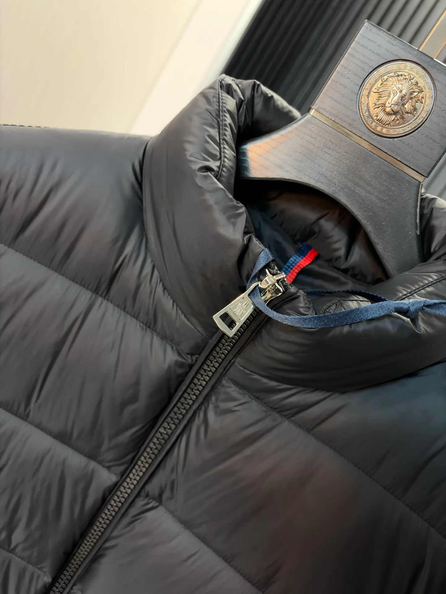 Women's Jackets And Down Jackets MONCLER 18391737