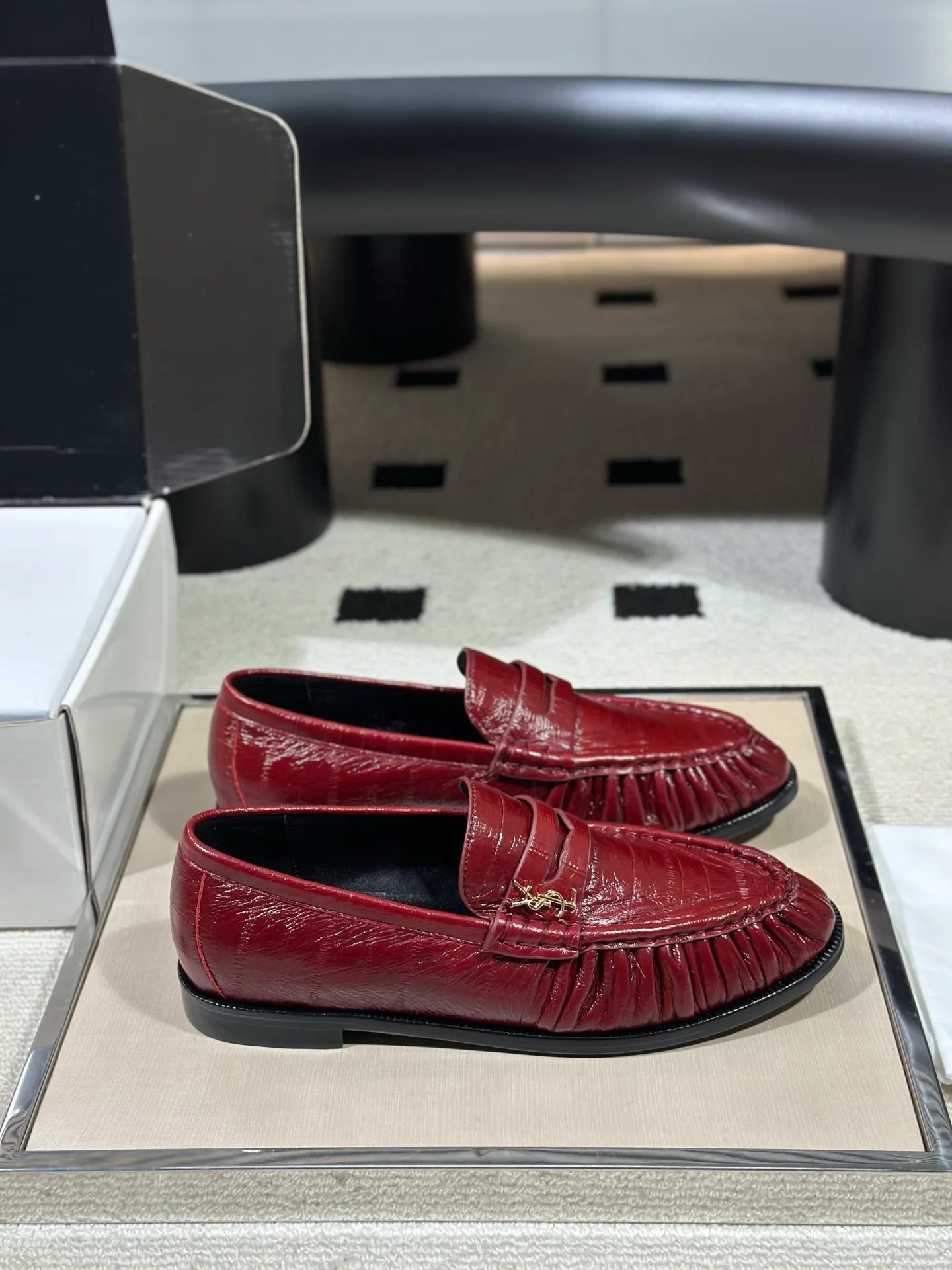 Women's Loafers And Moccasins SAINT LAURENT 18041771