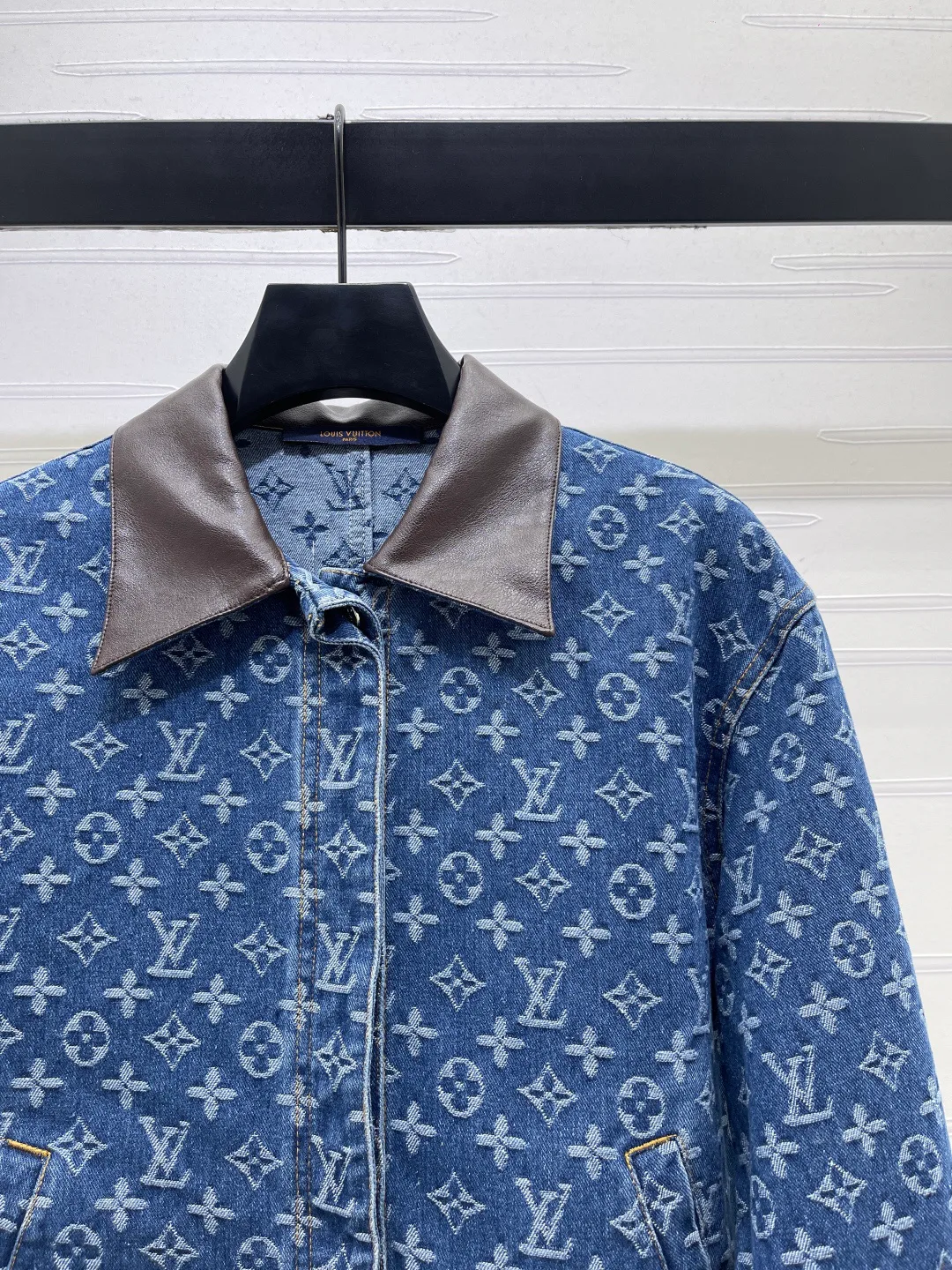 Women's Jackets And Down Jackets LOUIS VUITTON 18437137