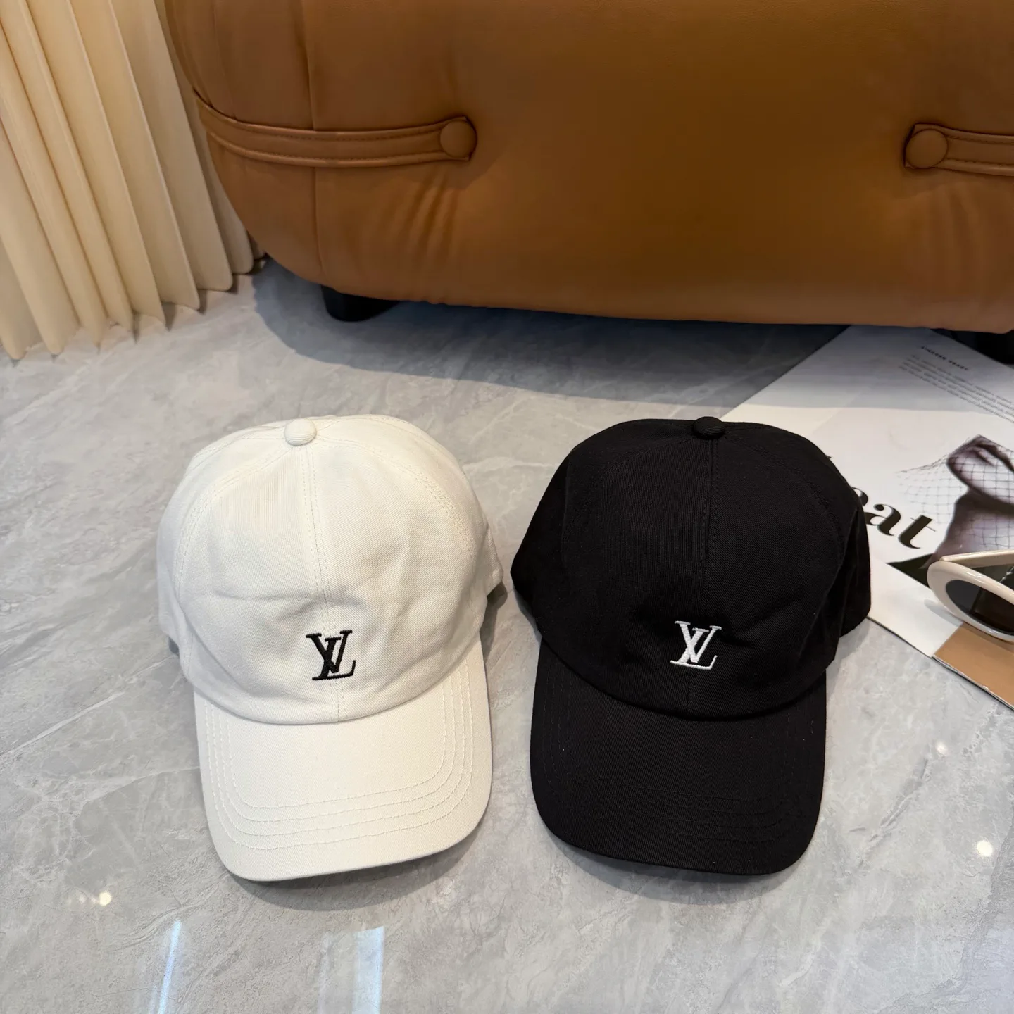 Hats LOUIS VUITTON 17411592