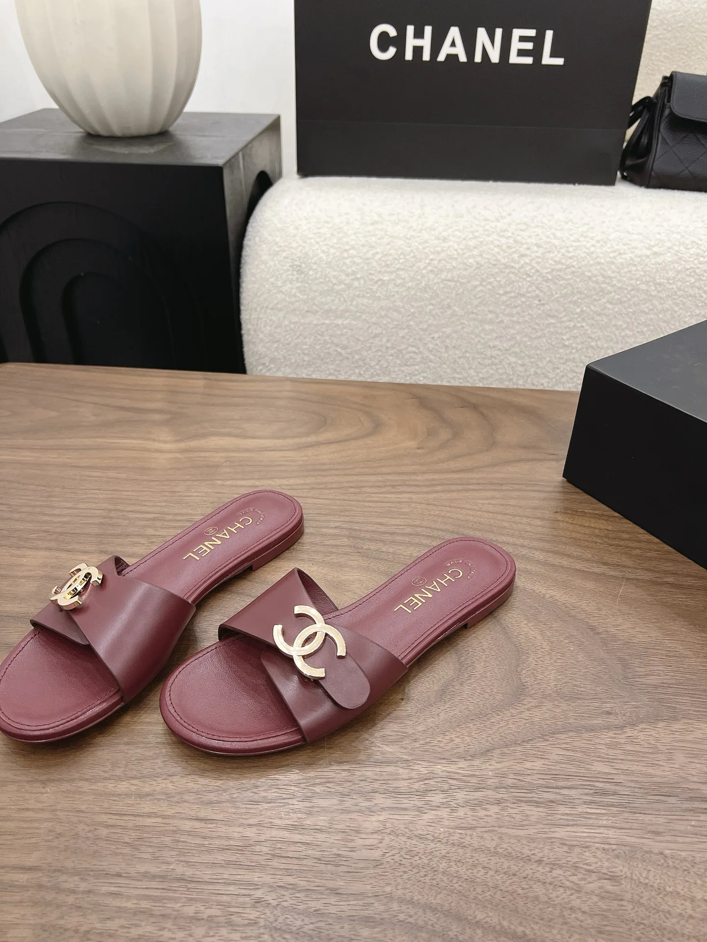 Women's Flip-Flops CHANEL 17710033