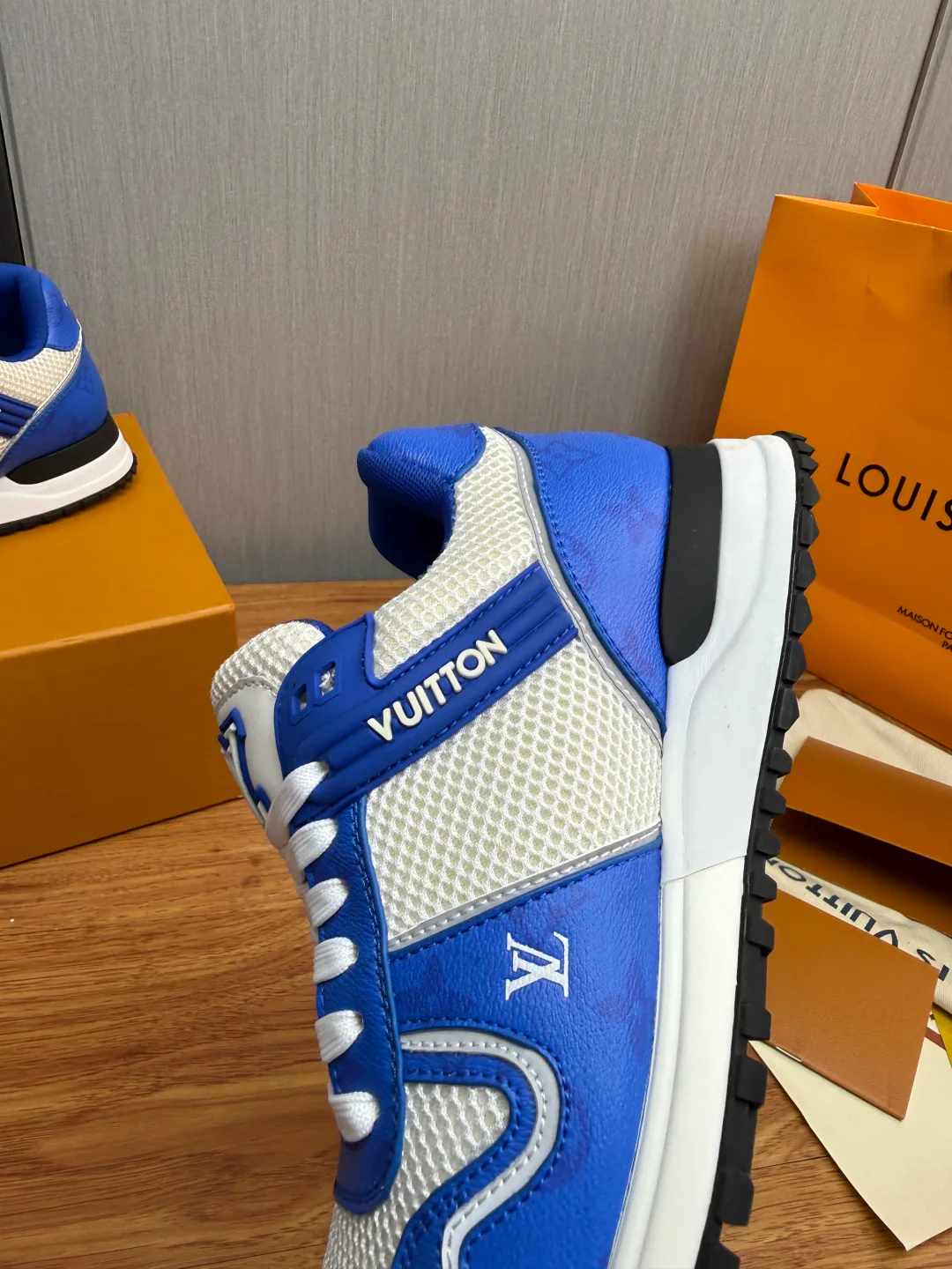 Men's Sneakers LOUIS VUITTON 17429936
