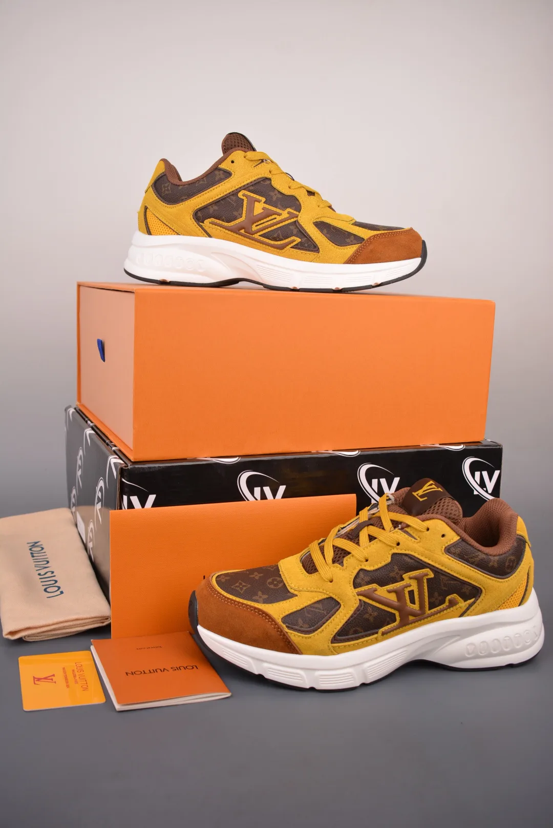 Women's Sneakers LOUIS VUITTON 17429975