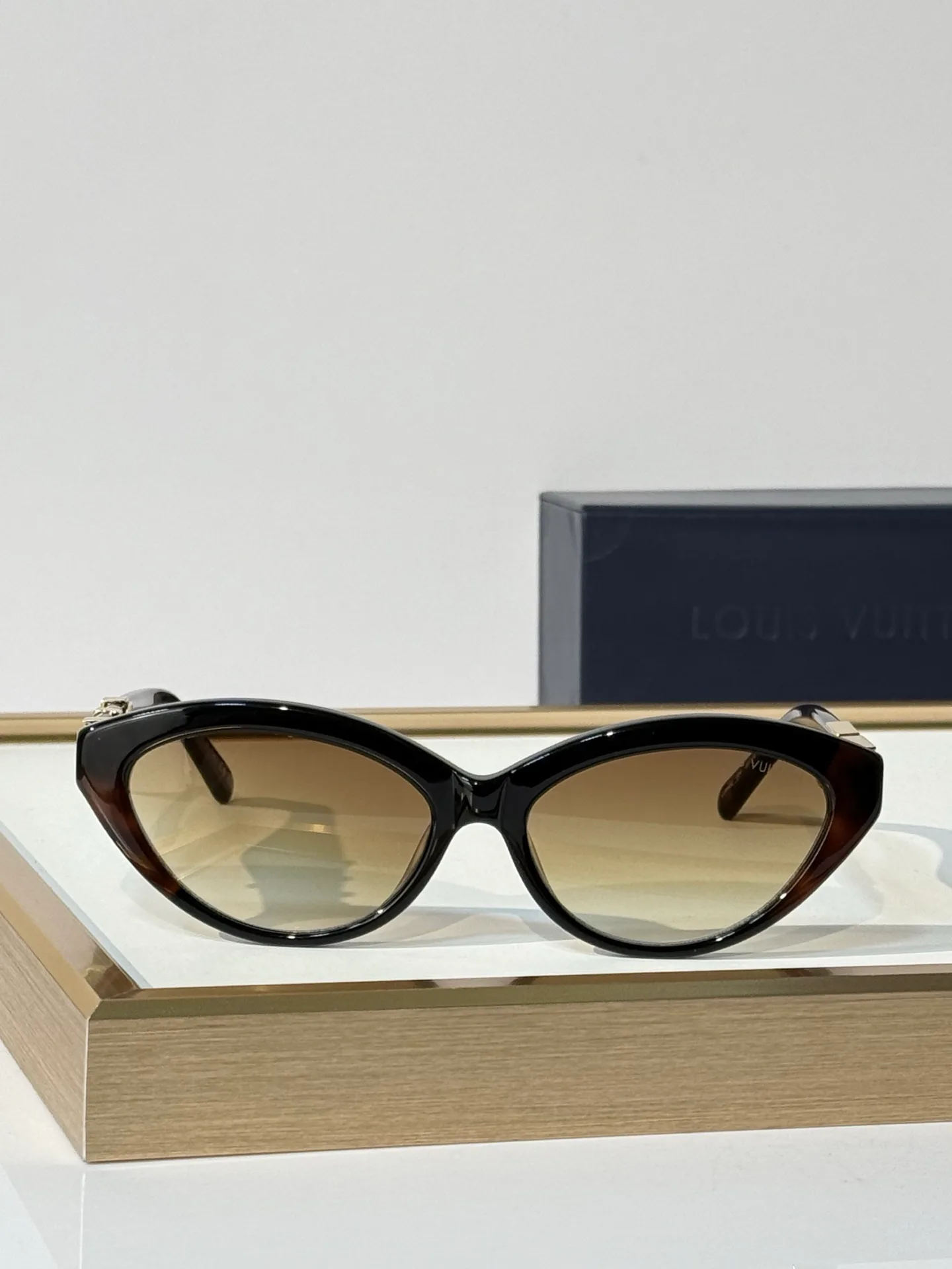 Glasses LOUIS VUITTON 18117698