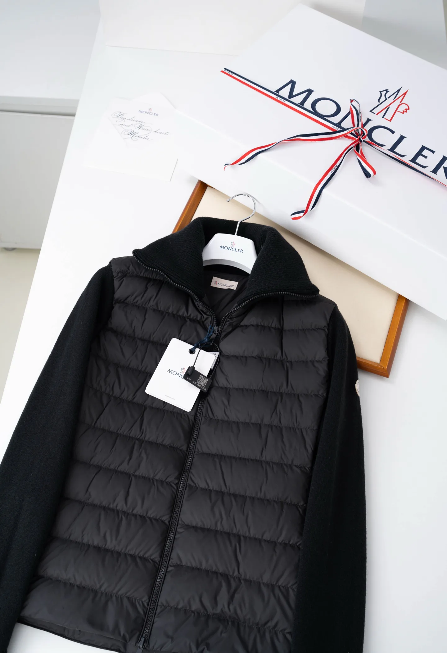 Women's Jackets And Down Jackets MONCLER 17844180