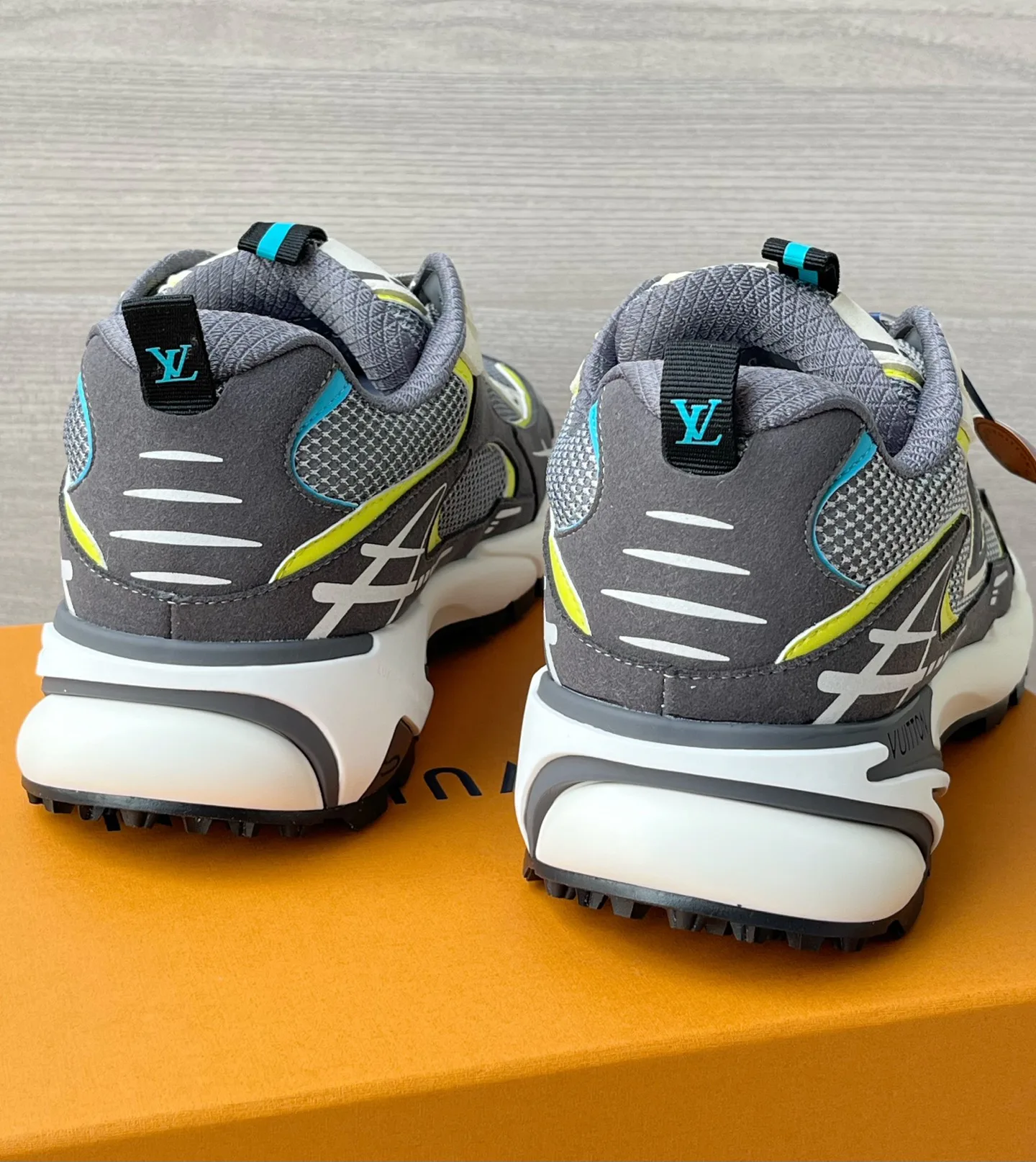 Men's Sneakers LOUIS VUITTON 17972106
