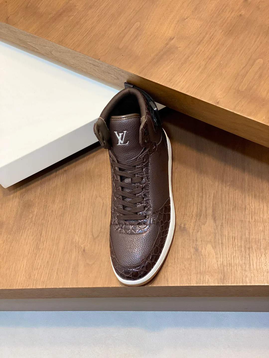 Men's Sneakers LOUIS VUITTON 18265102