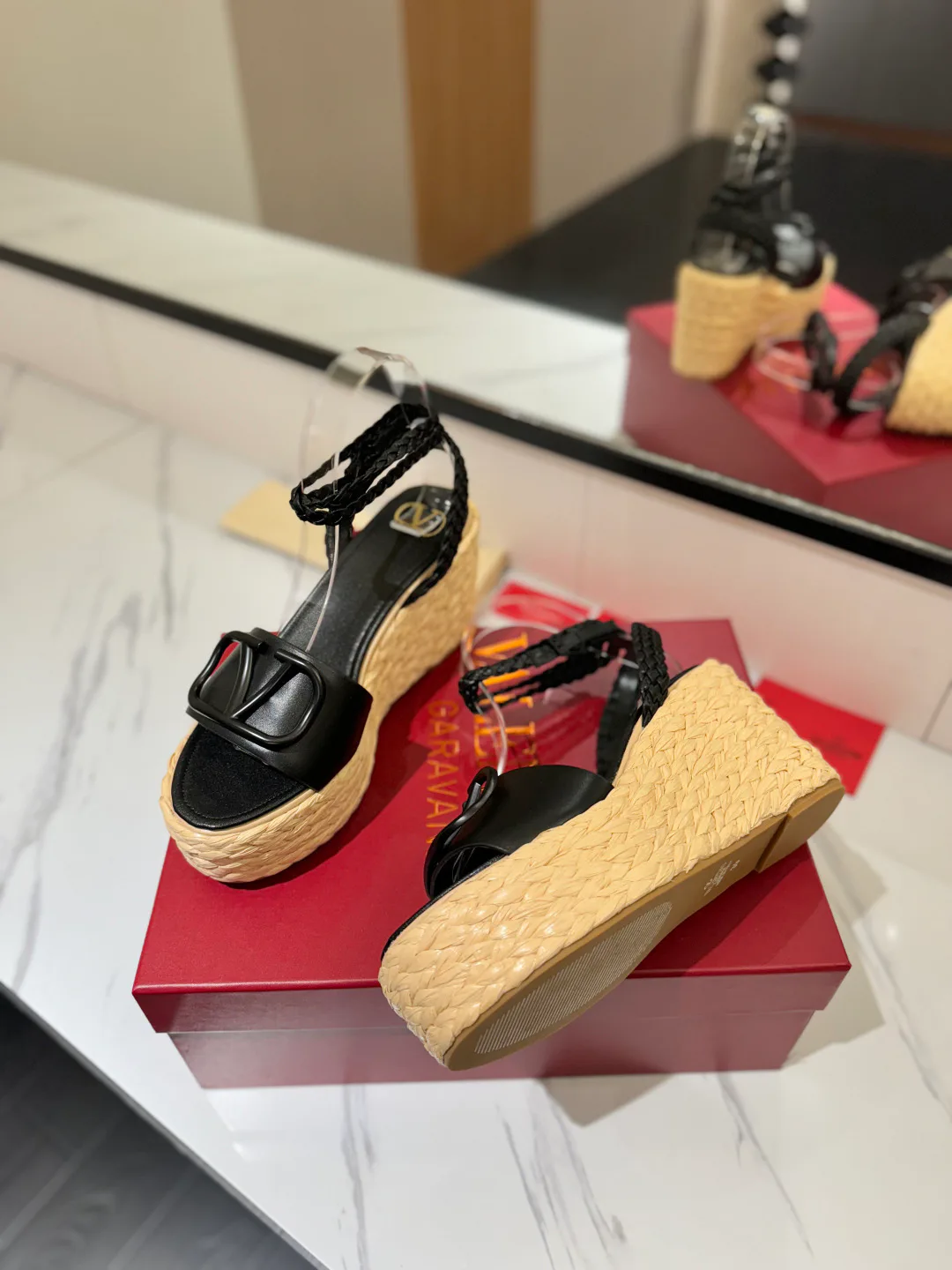 Women's Open-Toe Sandals VALENTINO 17946620