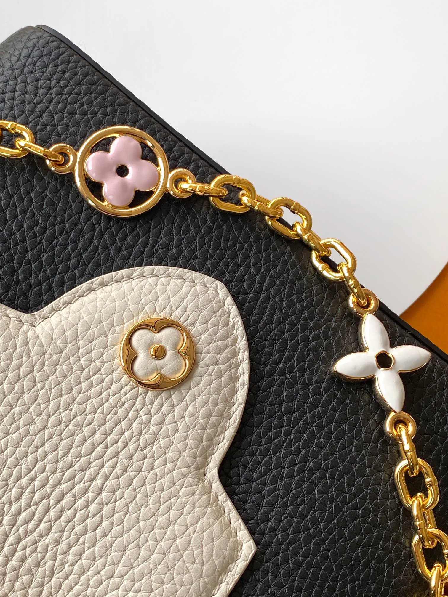 Women's Classic Handbags LOUIS VUITTON 18520892