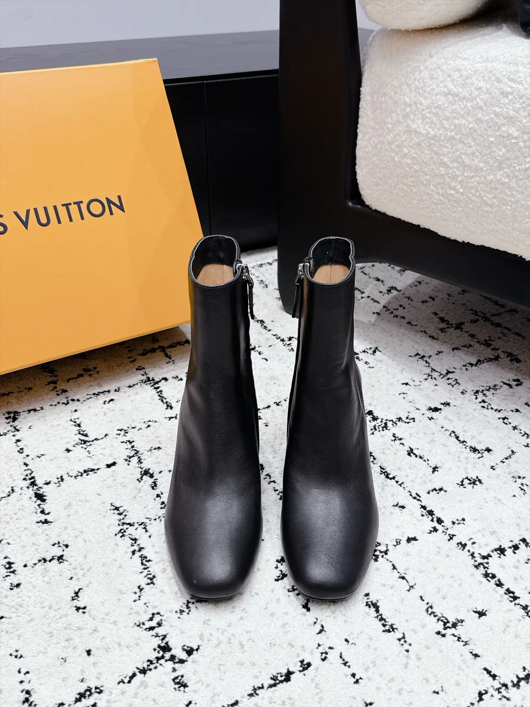 Women's Booties LOUIS VUITTON 18505555