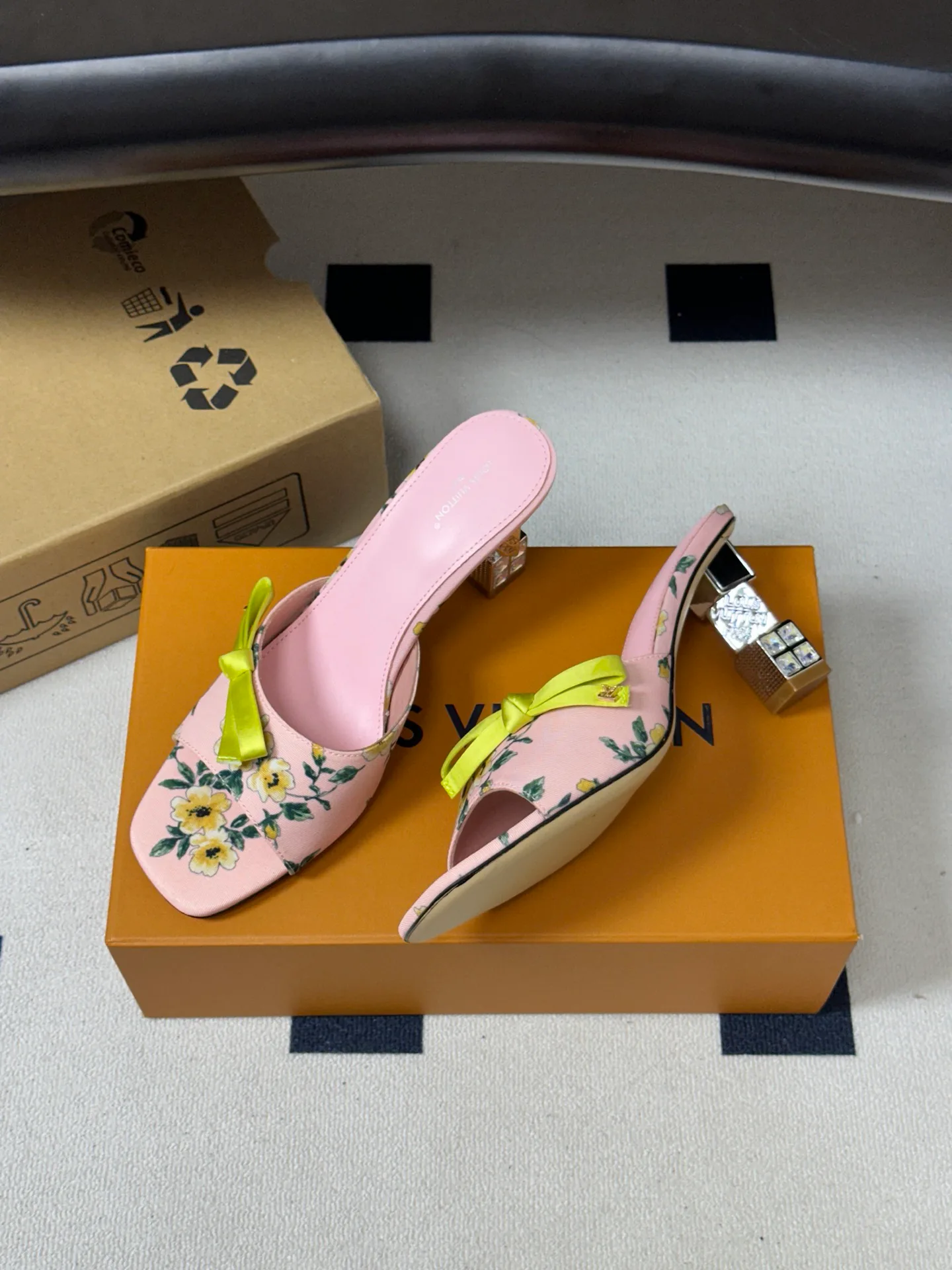 Women's Open-Toe Sandals LOUIS VUITTON 17768223