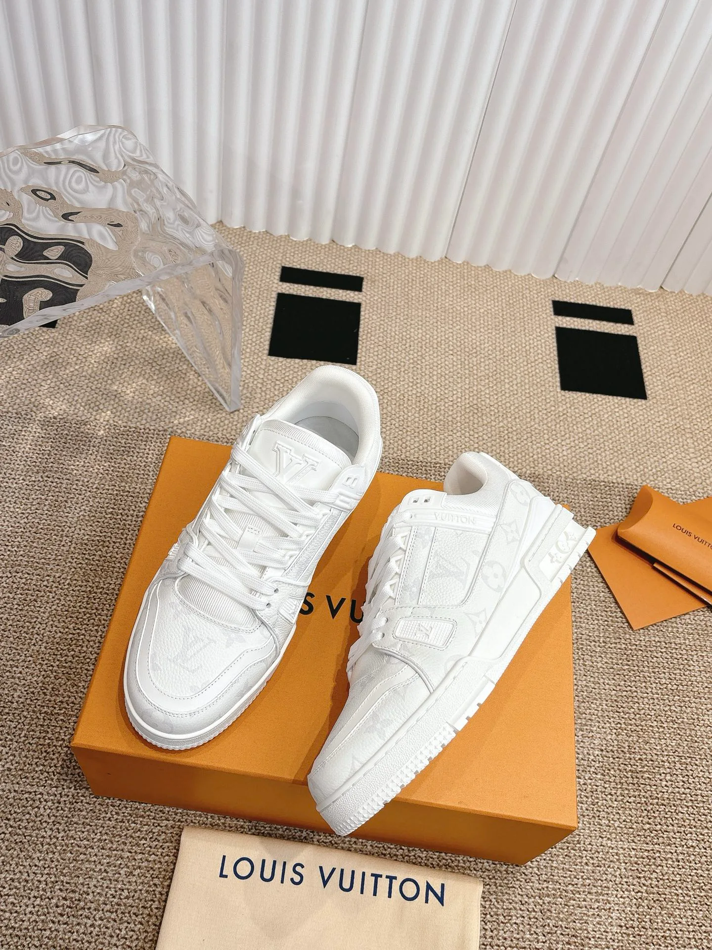 Women's Sneakers LOUIS VUITTON 18324768