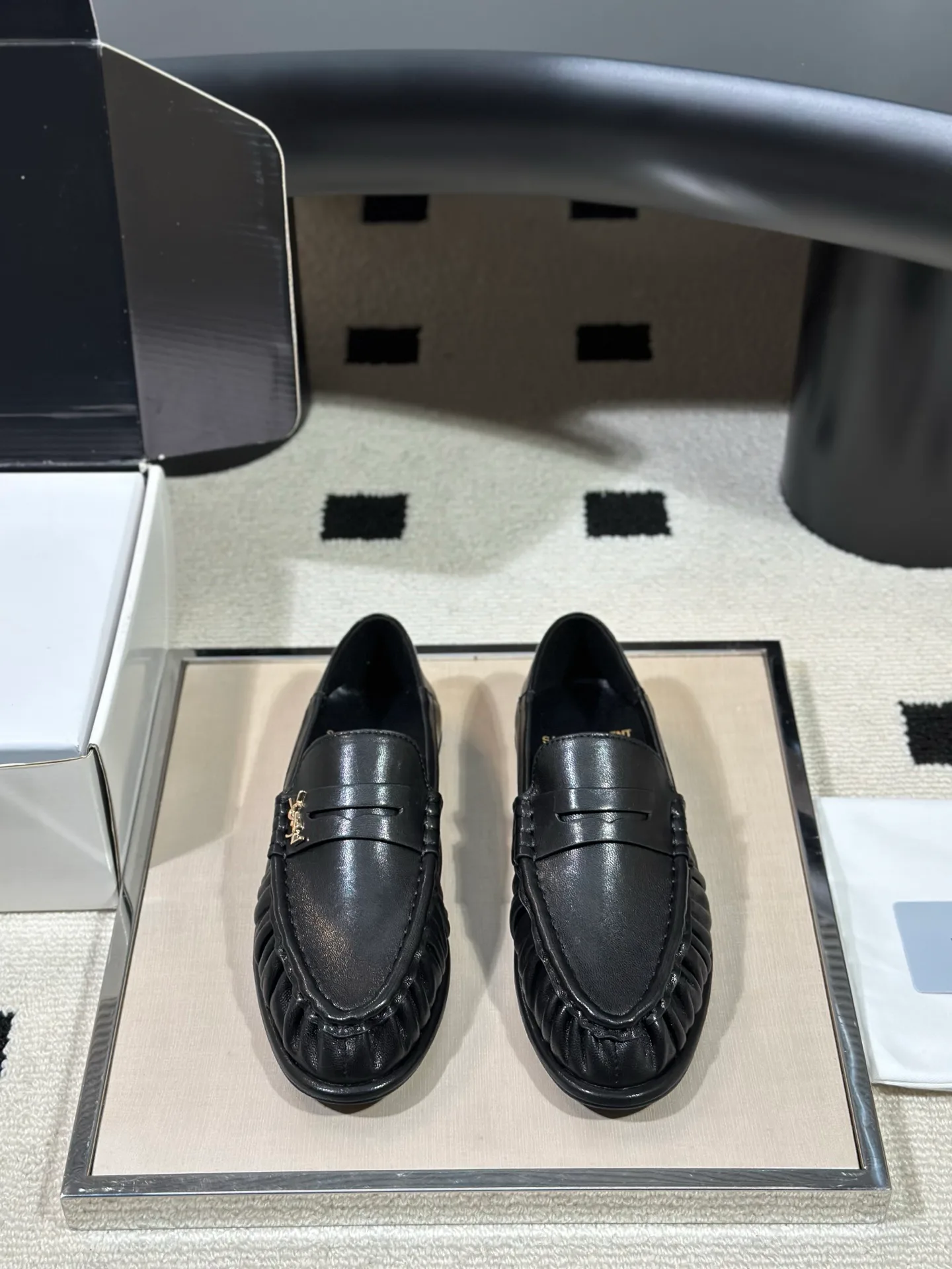 Women's Loafers And Moccasins SAINT LAURENT 18041758
