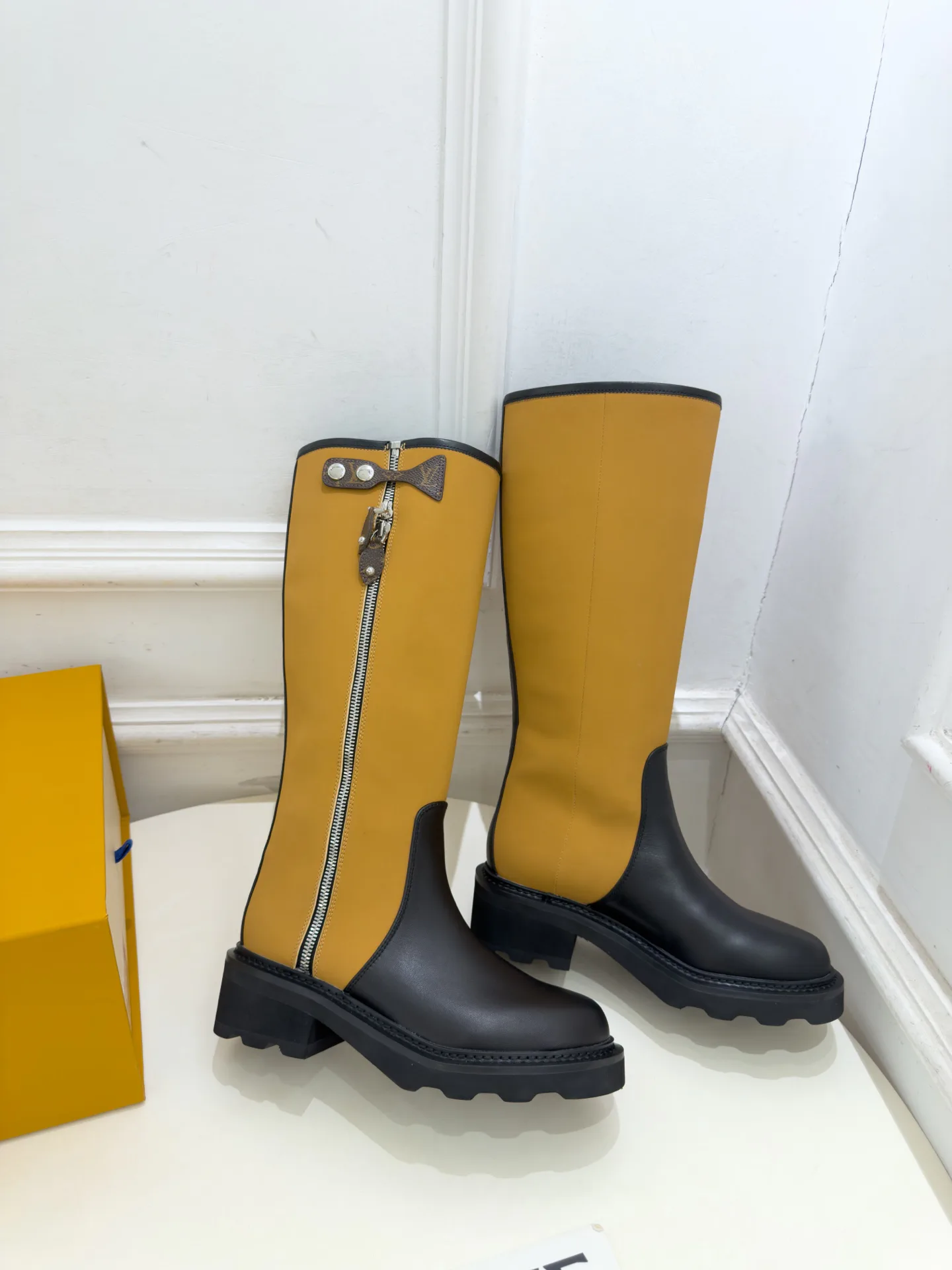 Women's Boots LOUIS VUITTON 18370289
