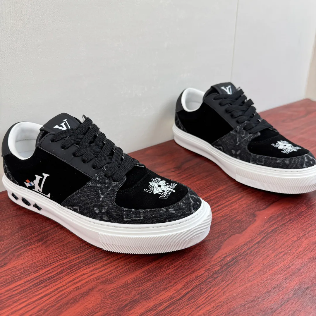 Men's Sneakers LOUIS VUITTON 18100488