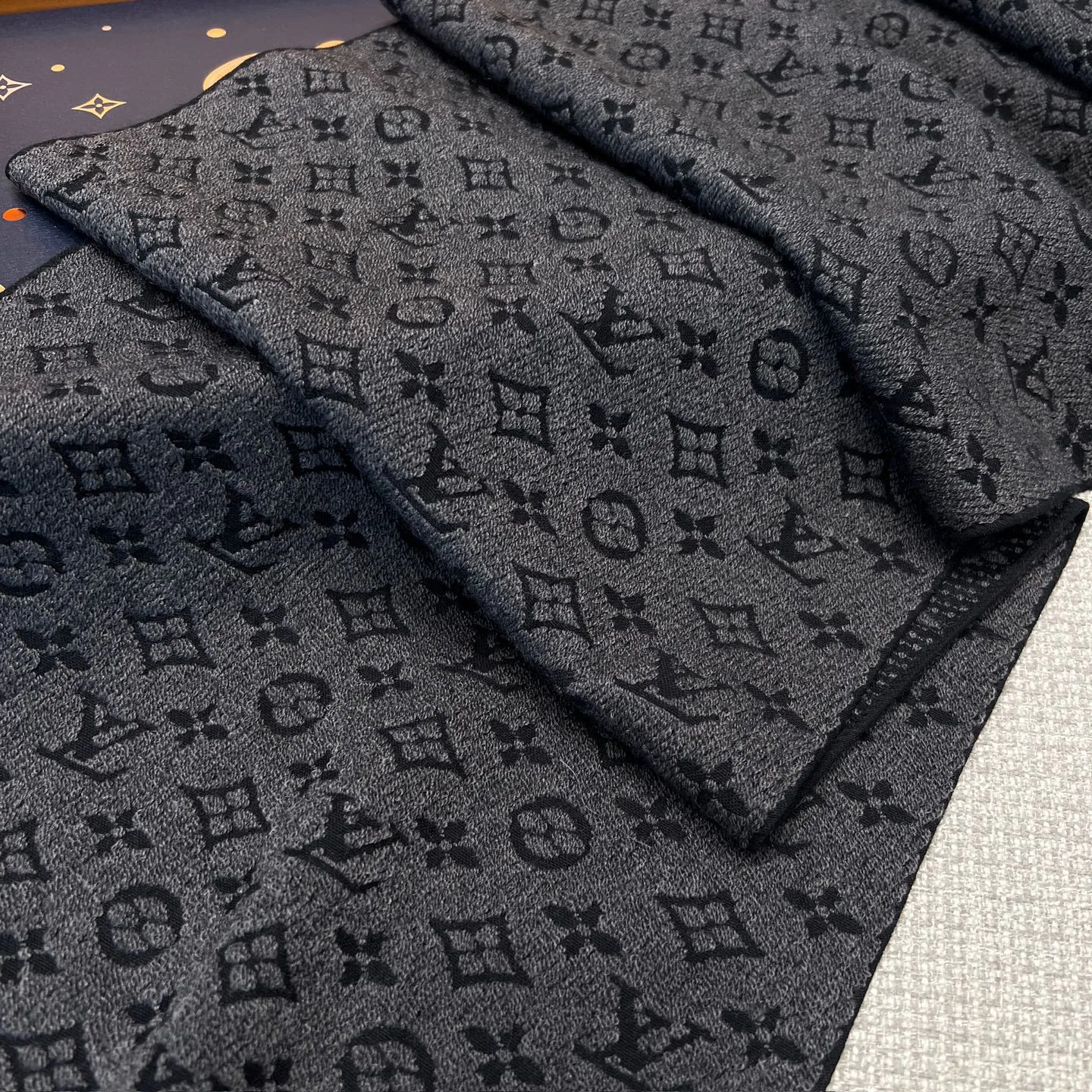 Scarves LOUIS VUITTON 18210463