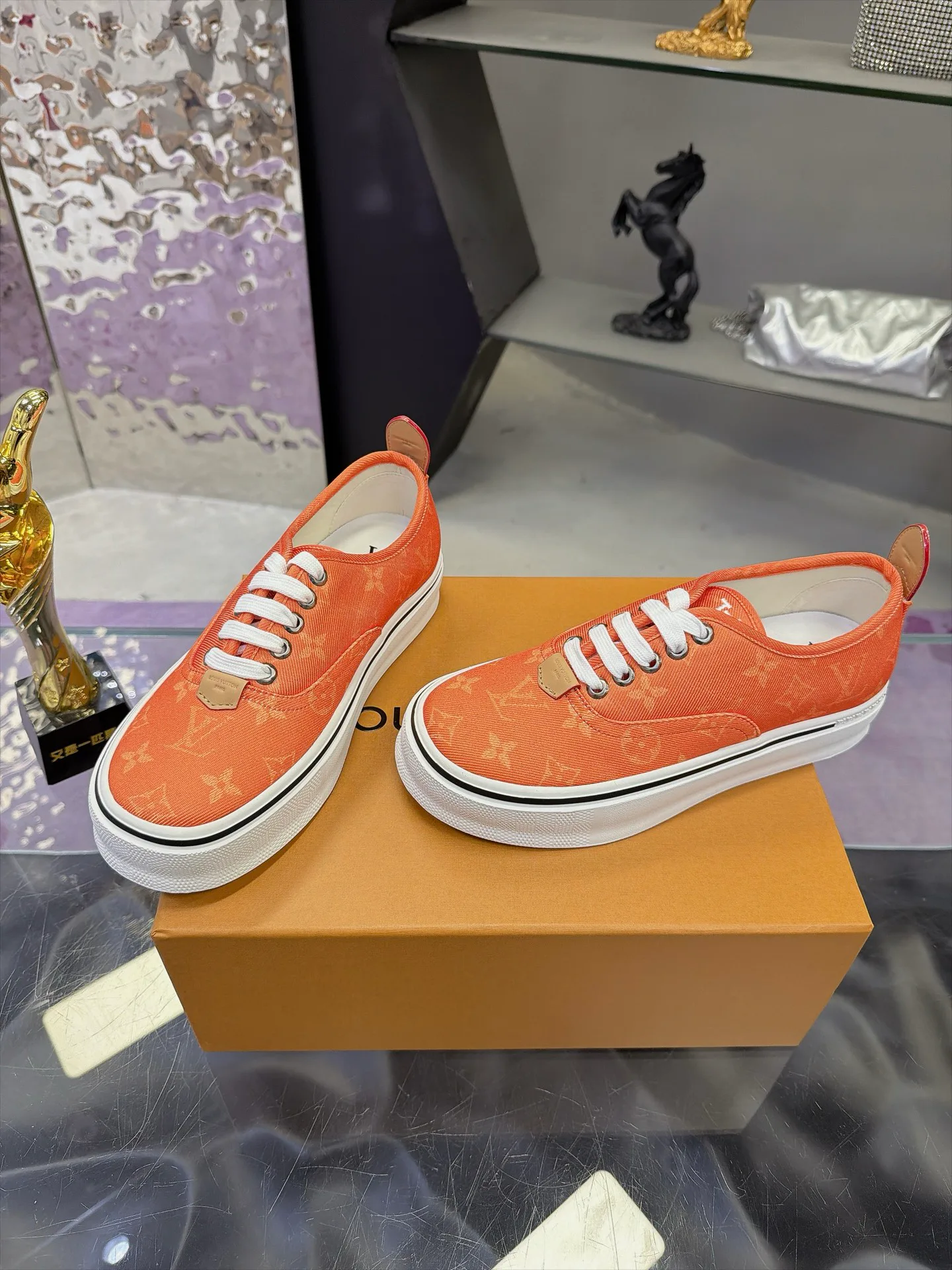 Men's Sneakers LOUIS VUITTON 17930903
