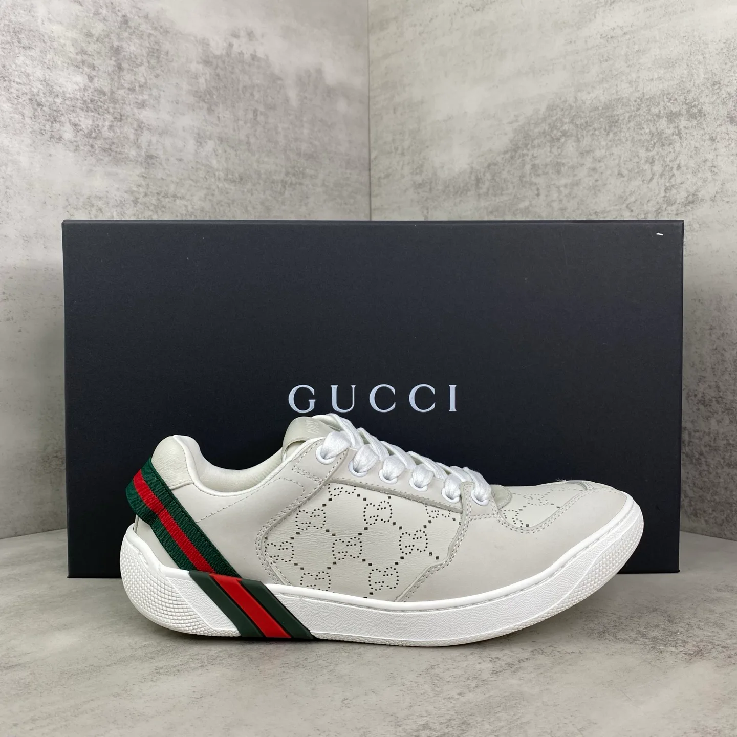Women's Sneakers GUCCI 18437399