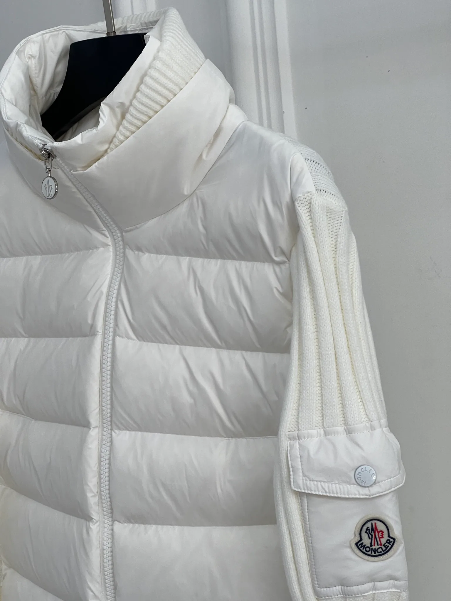 Women's Jackets And Down Jackets MONCLER 18416279