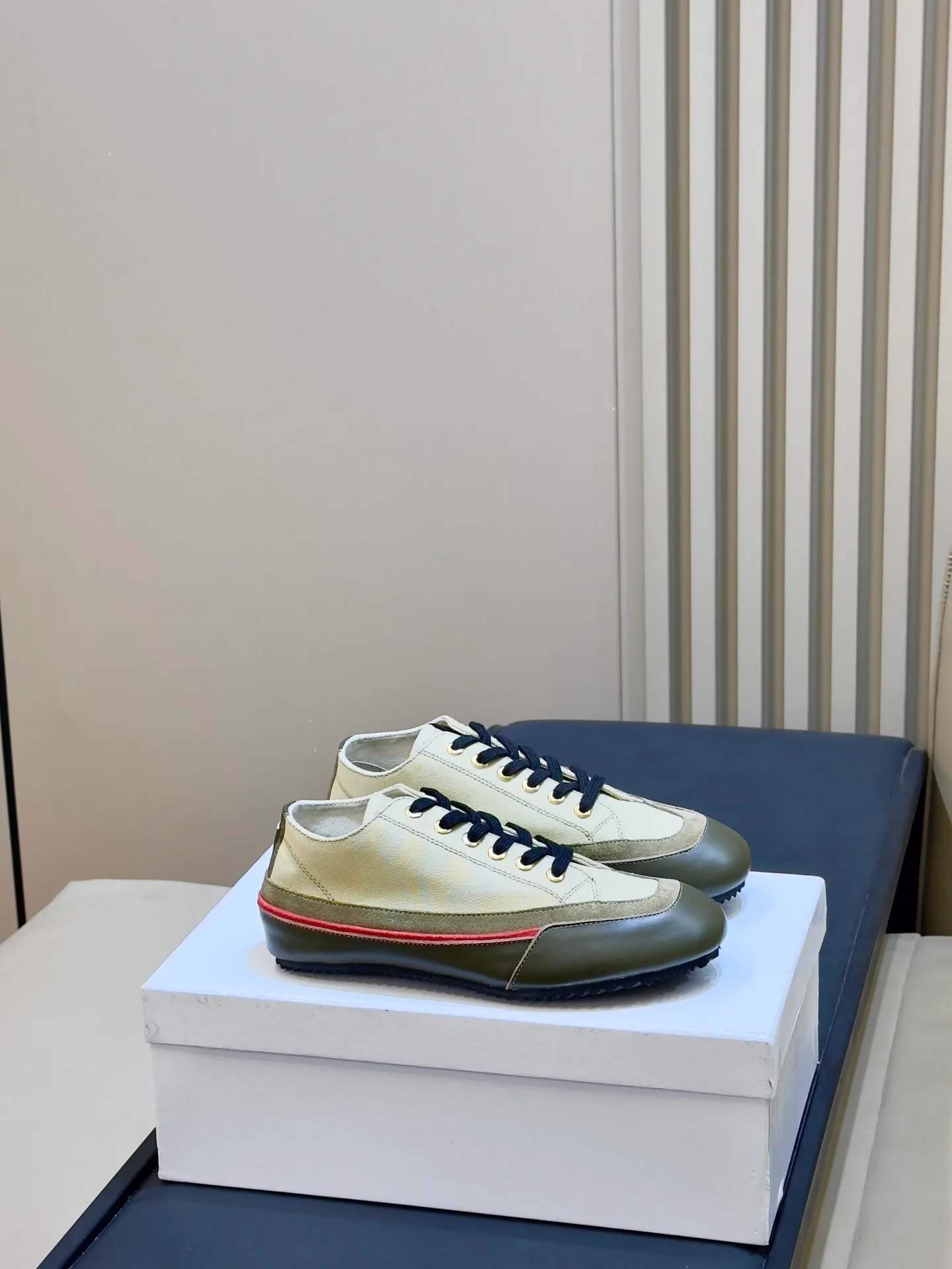 Women's Sneakers MAISON MARGIELA 18073444
