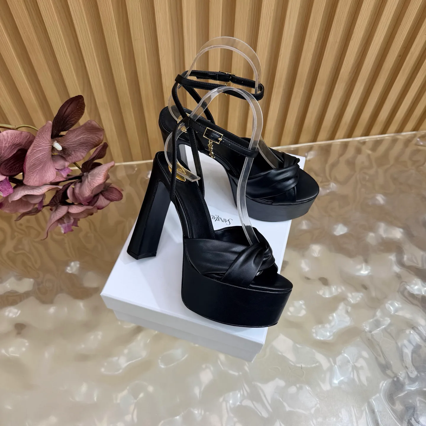 Women's Open-Toe Sandals SAINT LAURENT 18235636