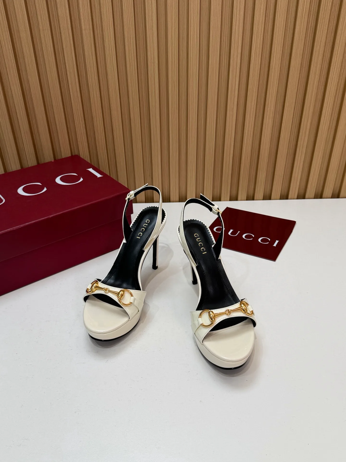 Women's Open-Toe Sandals GUCCI 18396263