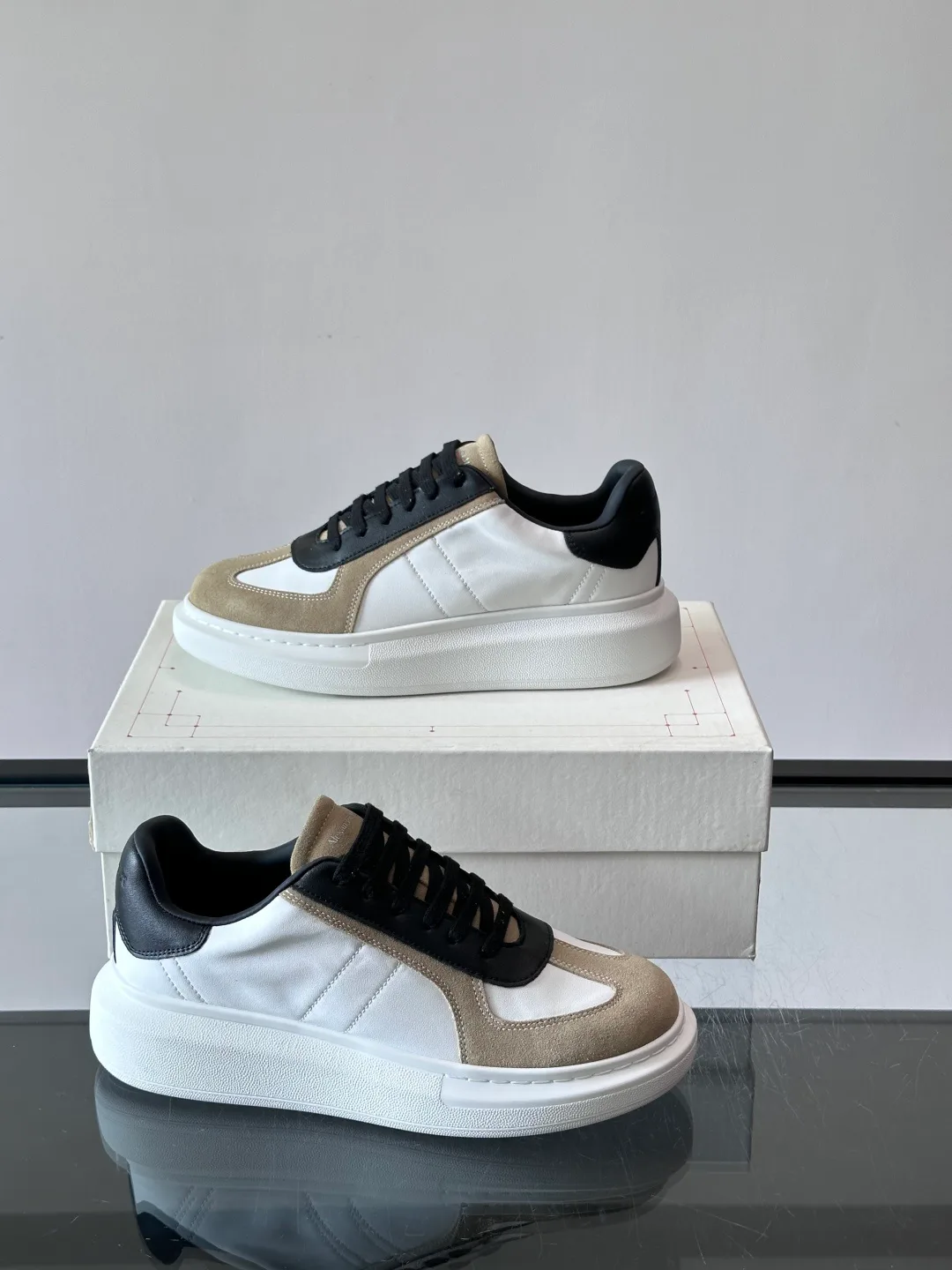 Women's Sneakers ALEXANDER MCQUEEN 17200127
