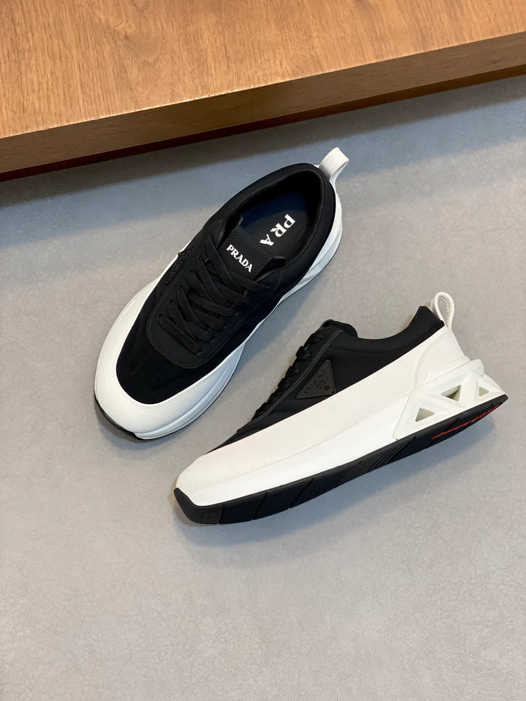 Men's Sneakers PRADA 18116617