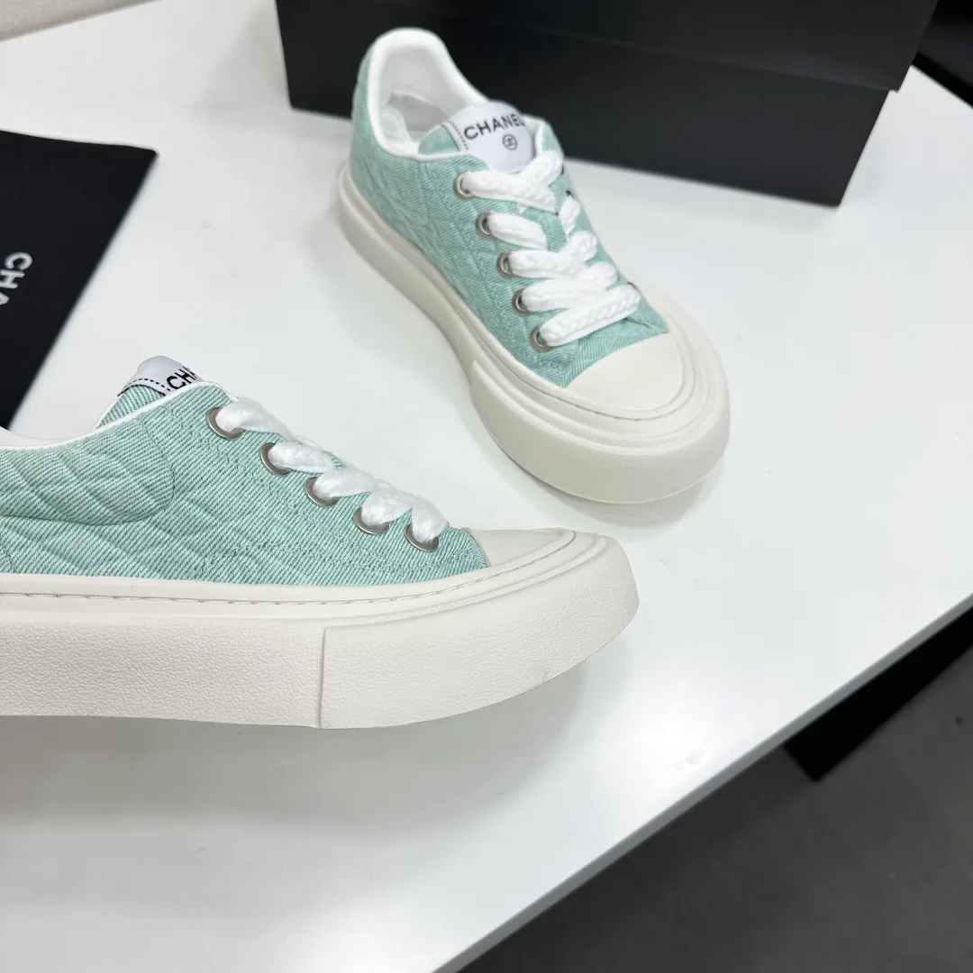 Women's Sneakers CHANEL 17825112