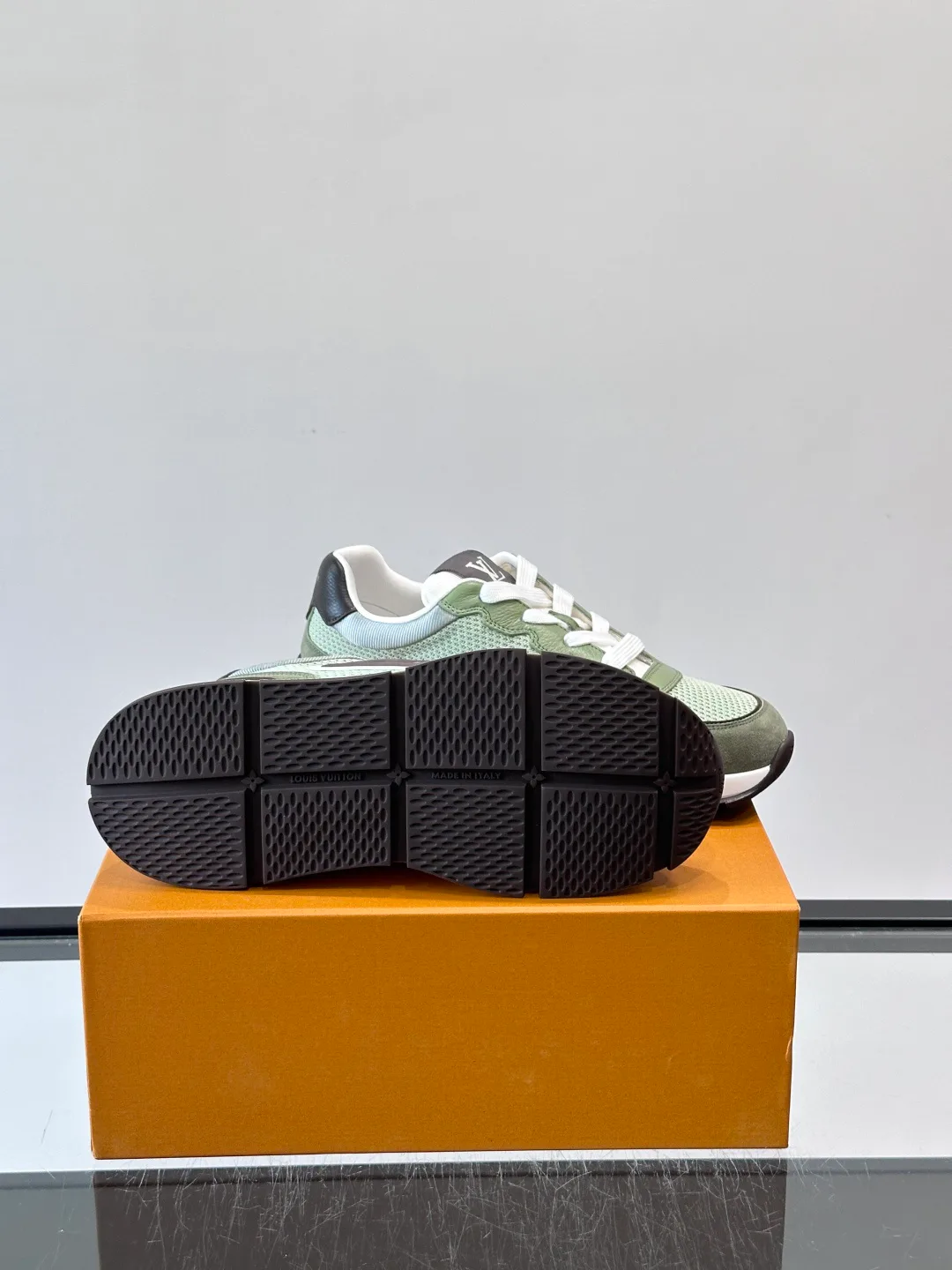 Men's Sneakers LOUIS VUITTON 18102413