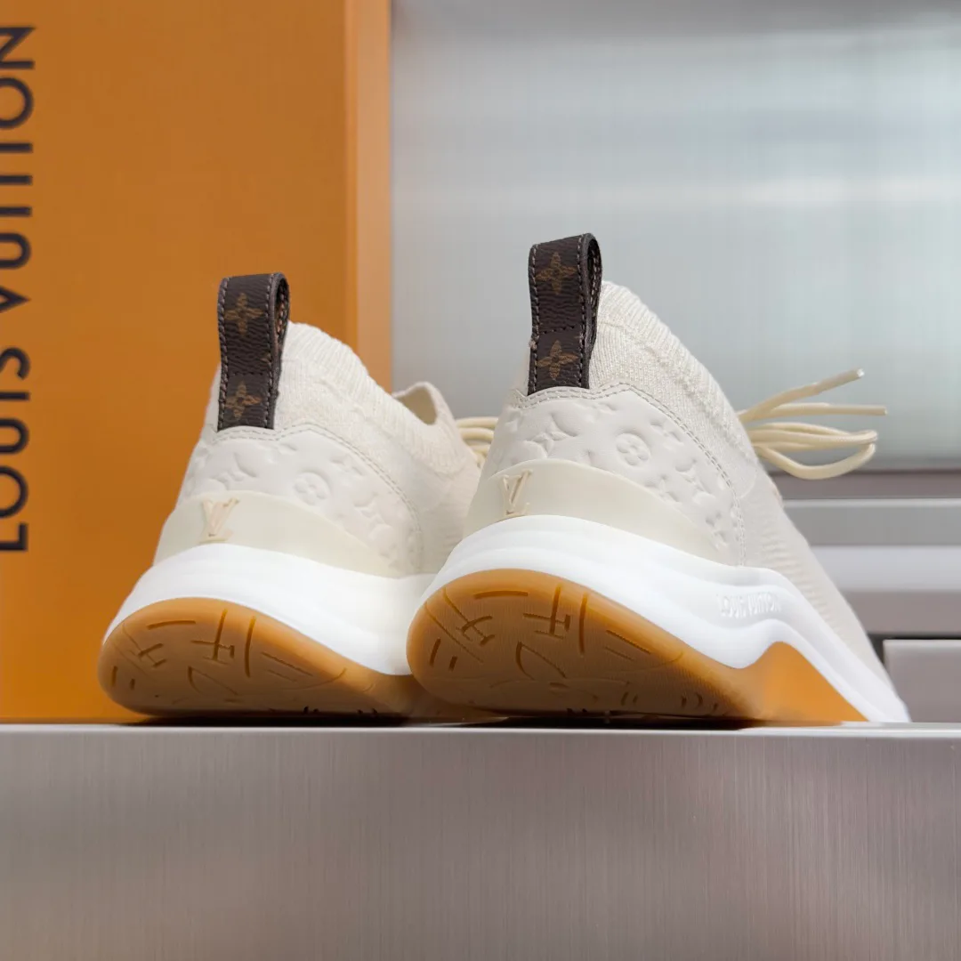Women's Sneakers LOUIS VUITTON 17950526