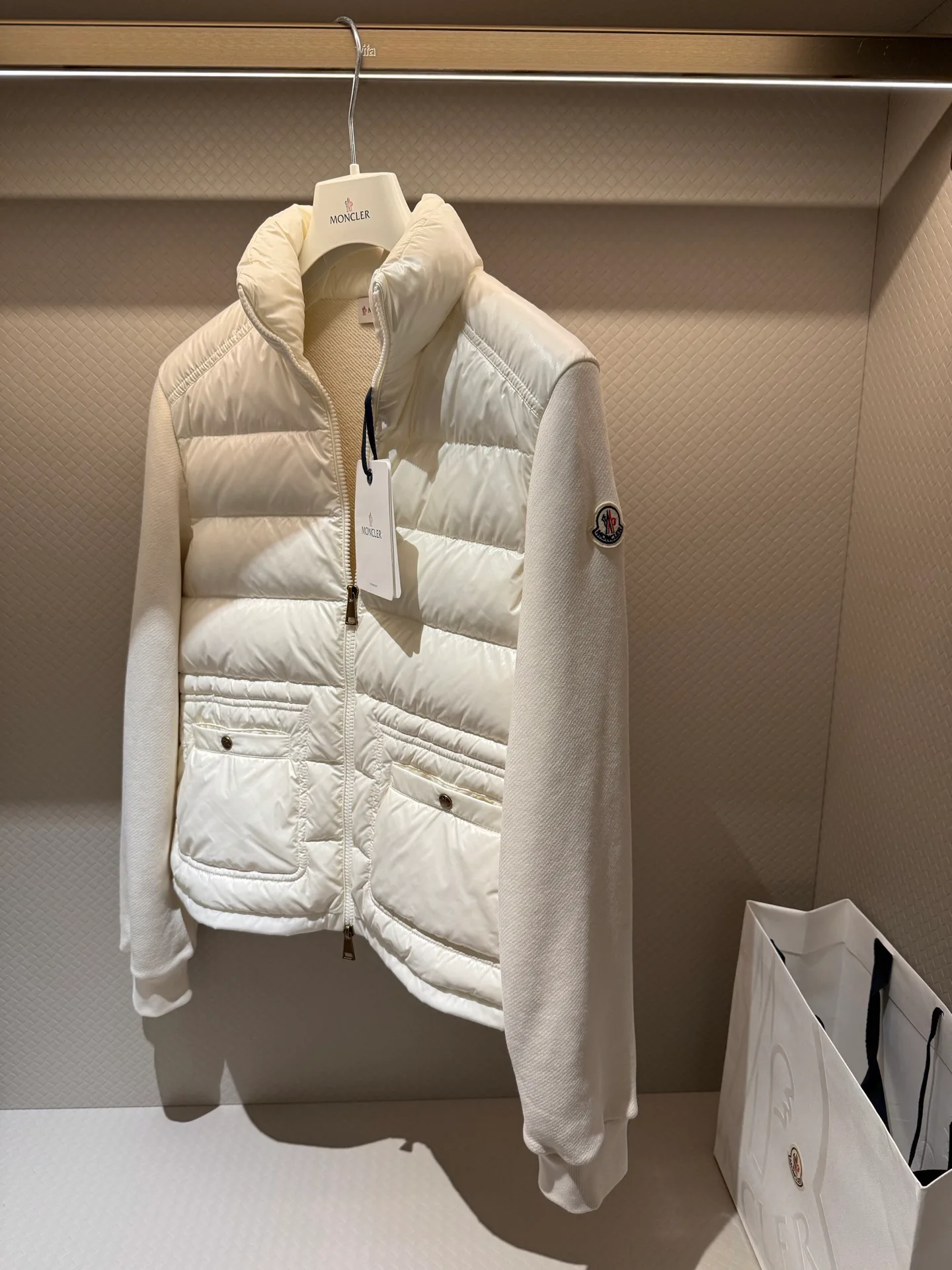 Women's Jackets And Down Jackets MONCLER 17821502