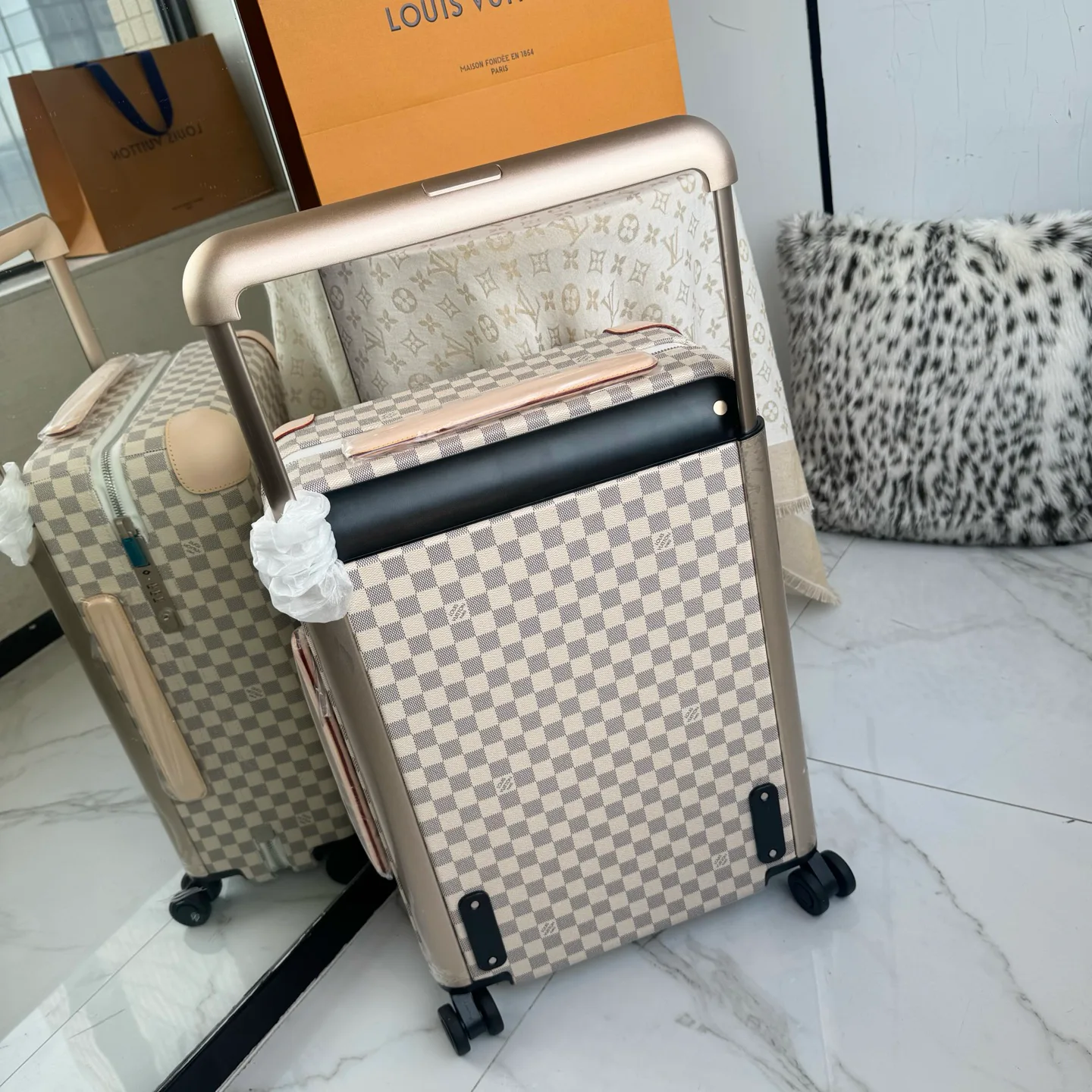 Suitcases LOUIS VUITTON 17675229