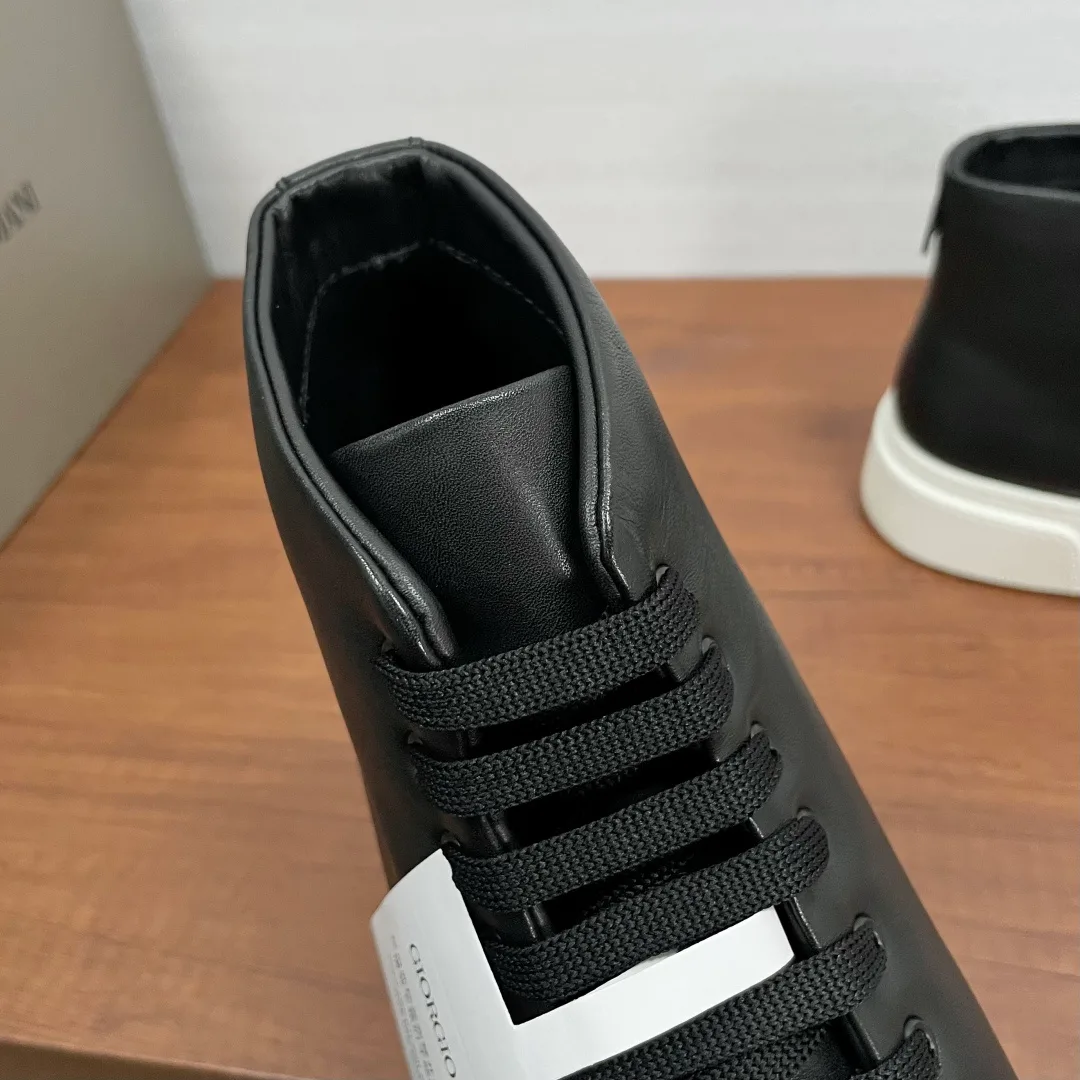 Кроссовки Мужские Armani 18597357