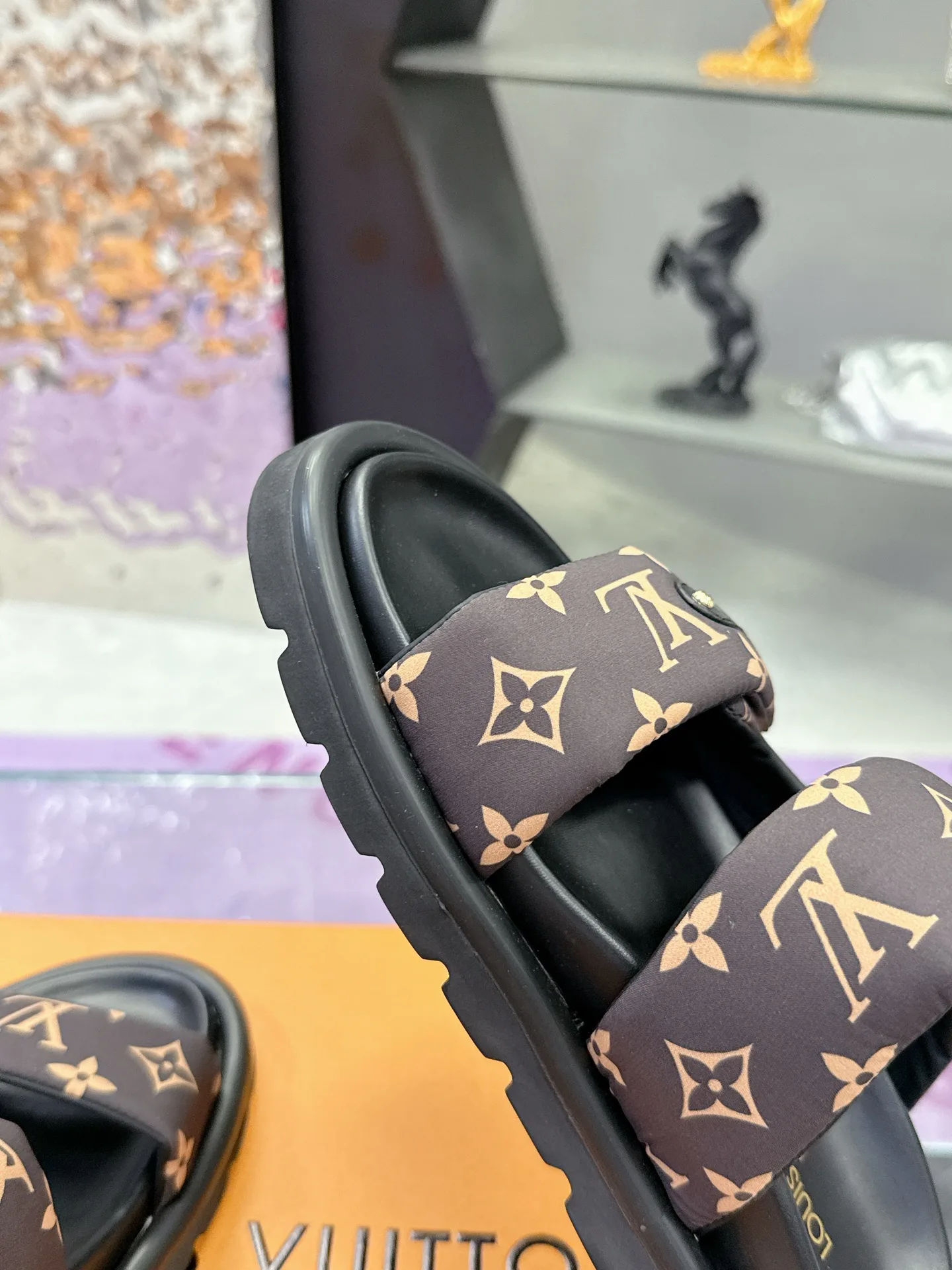 Women's Flip-Flops LOUIS VUITTON 17530456
