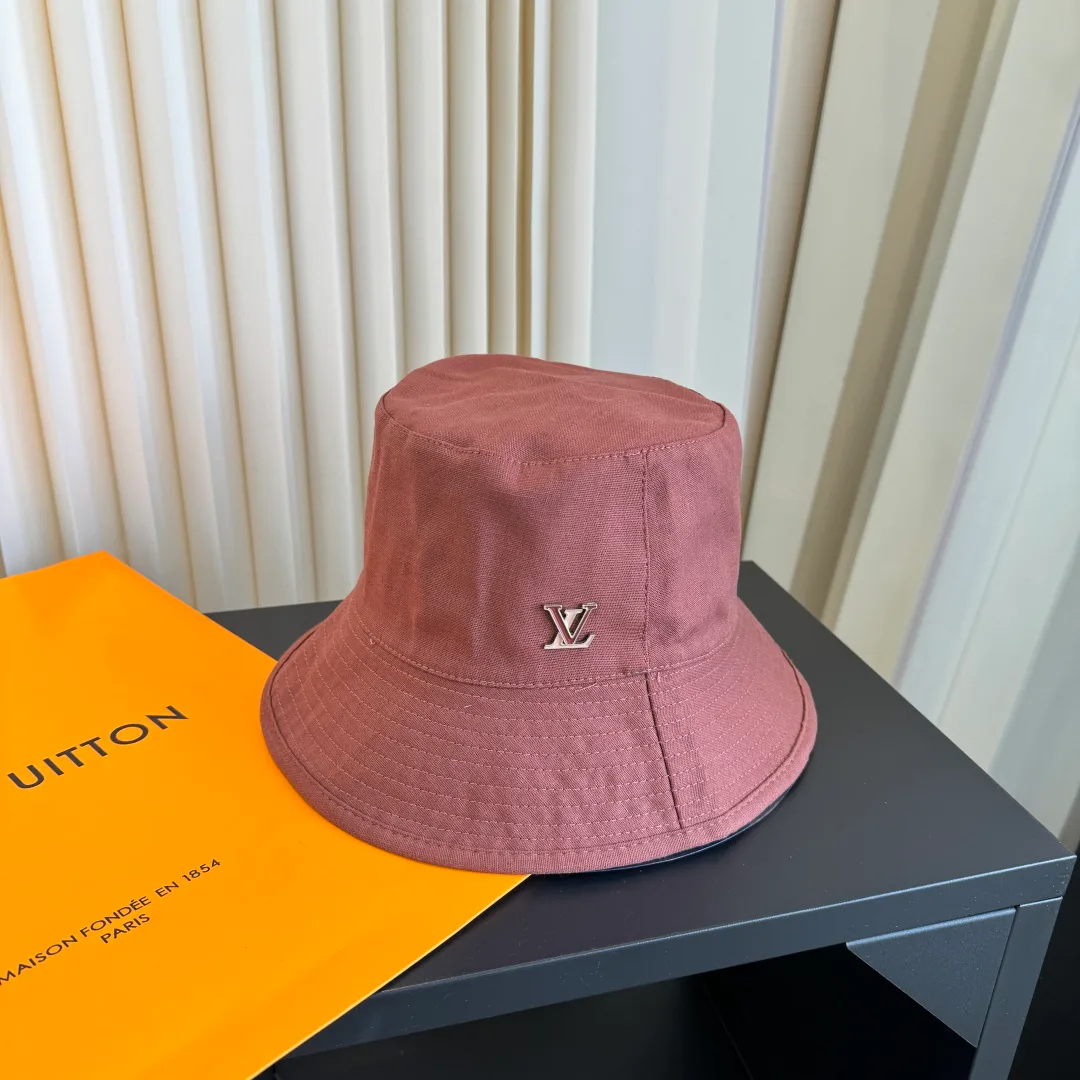Hats LOUIS VUITTON 17467705