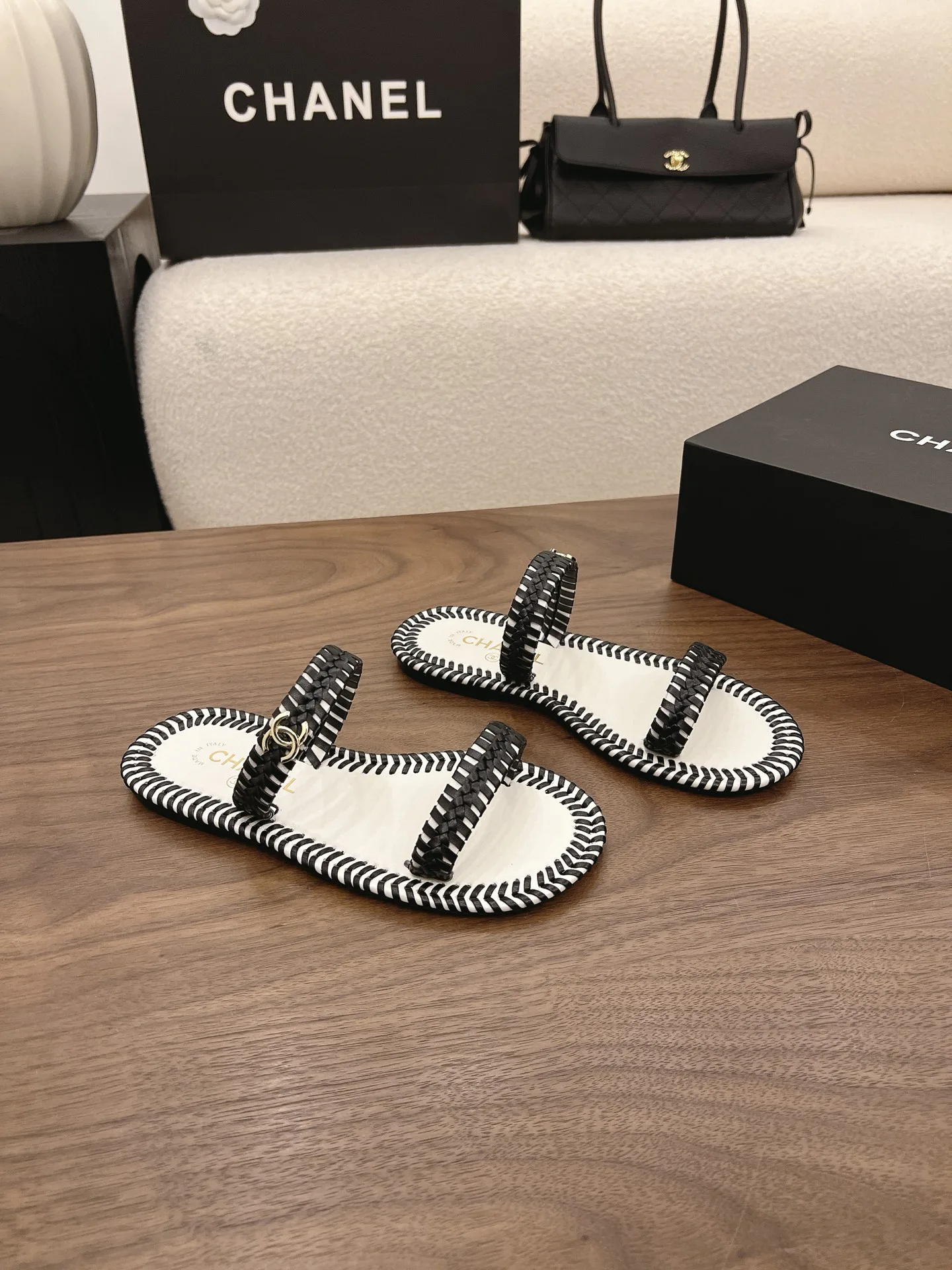 Women's Flip-Flops CHANEL 17213068
