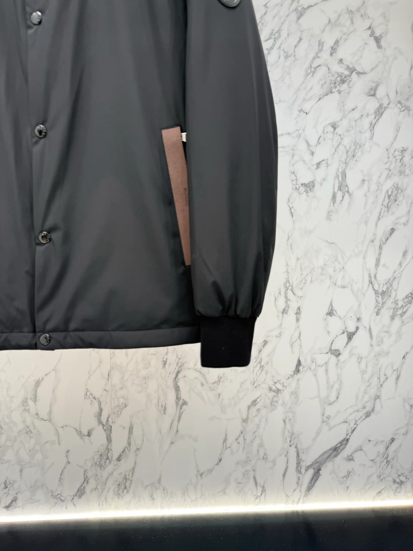 Куртки И Пуховики Мужские Moncler 18684604
