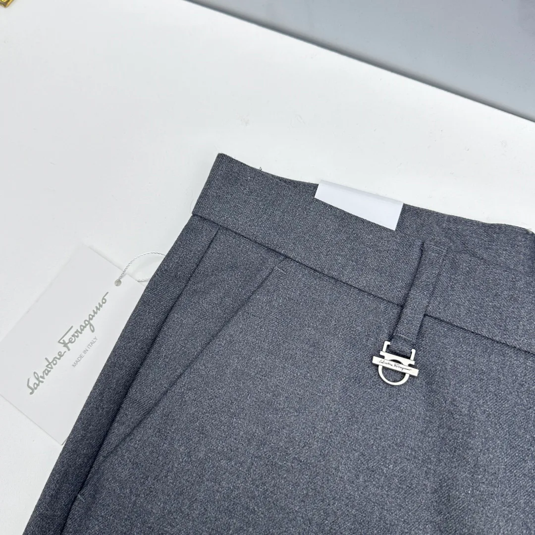 Men's Trousers SALVATORE FERRAGAMO 18246806