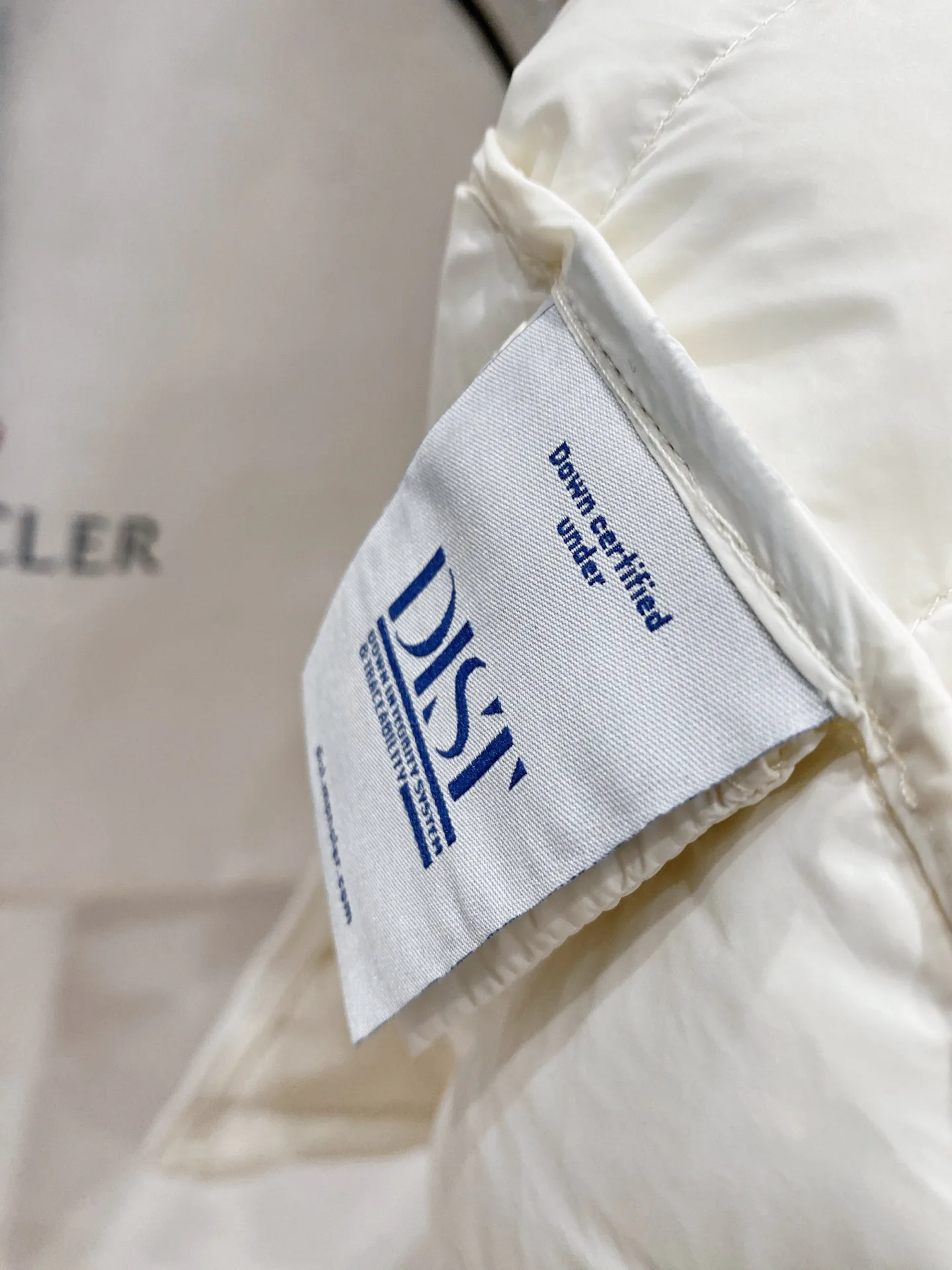 Women's Jackets And Down Jackets MONCLER 17632181
