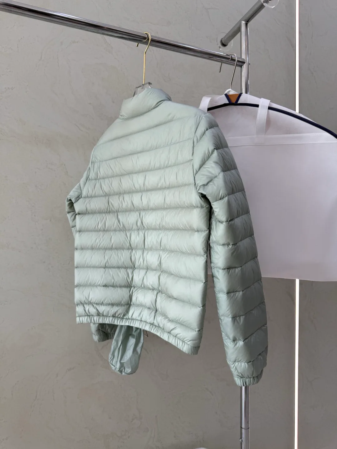 Women's Jackets And Down Jackets MONCLER 18043474
