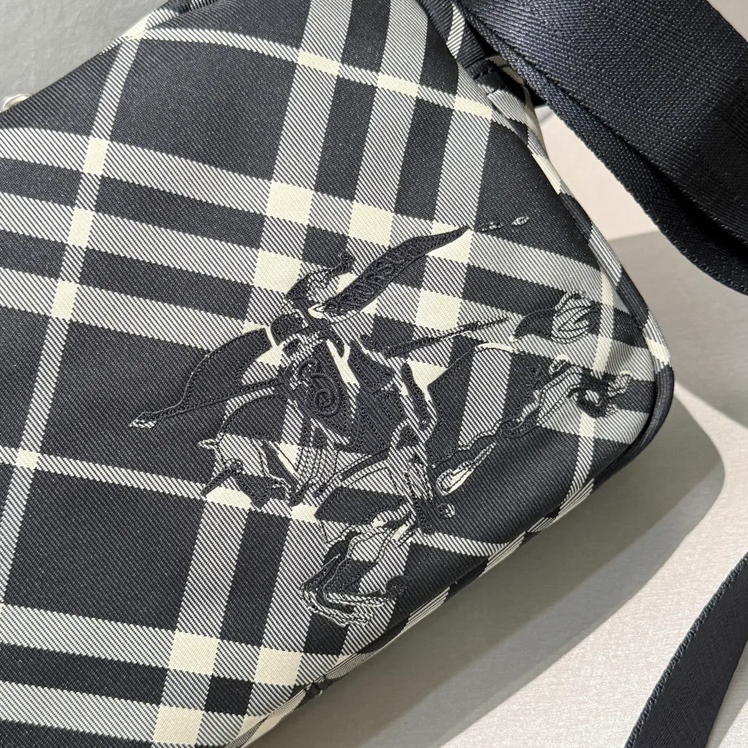 Women's Shoulder Bags BURBERRY 17949141