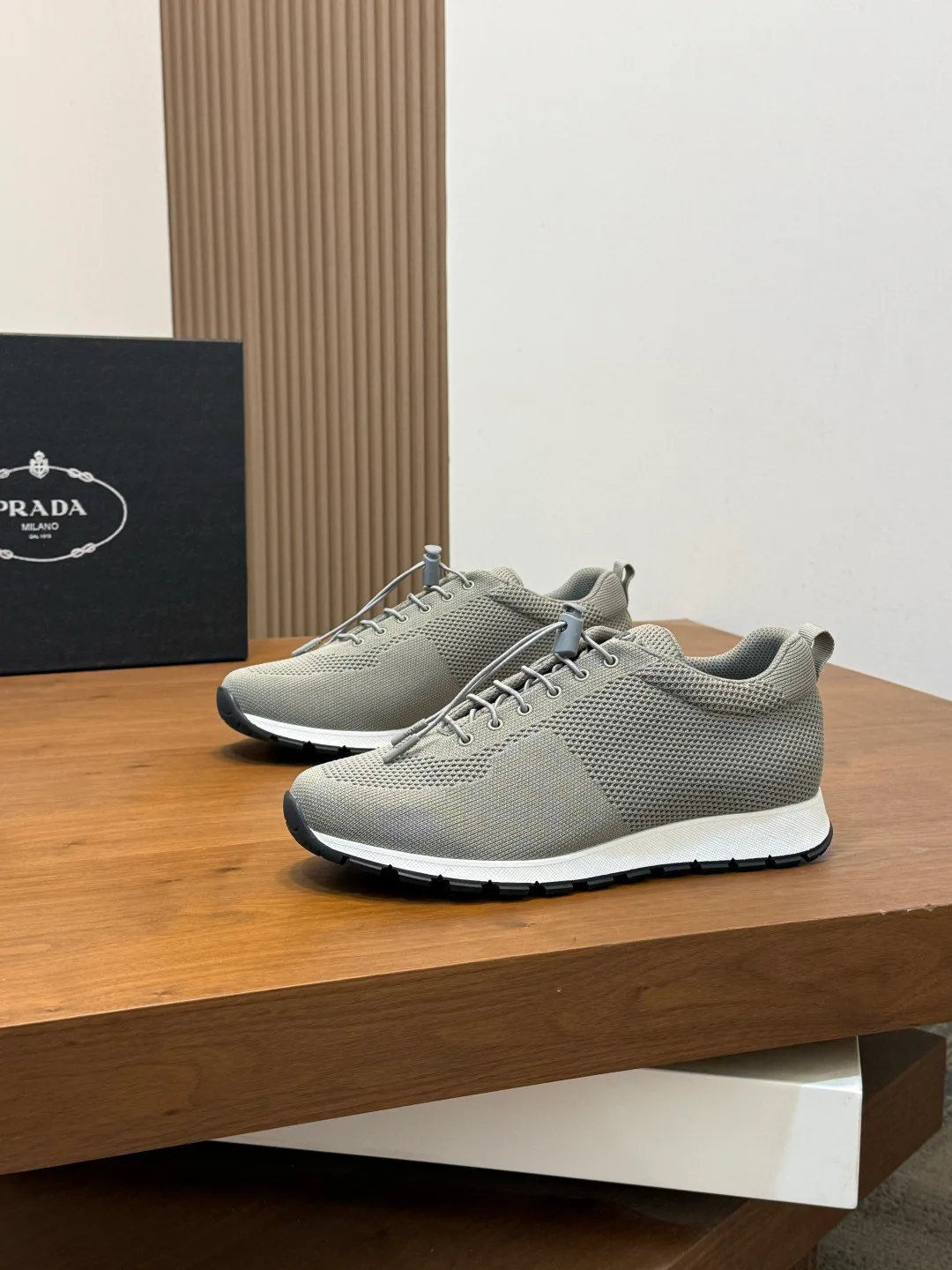 Men's Sneakers PRADA 18100373