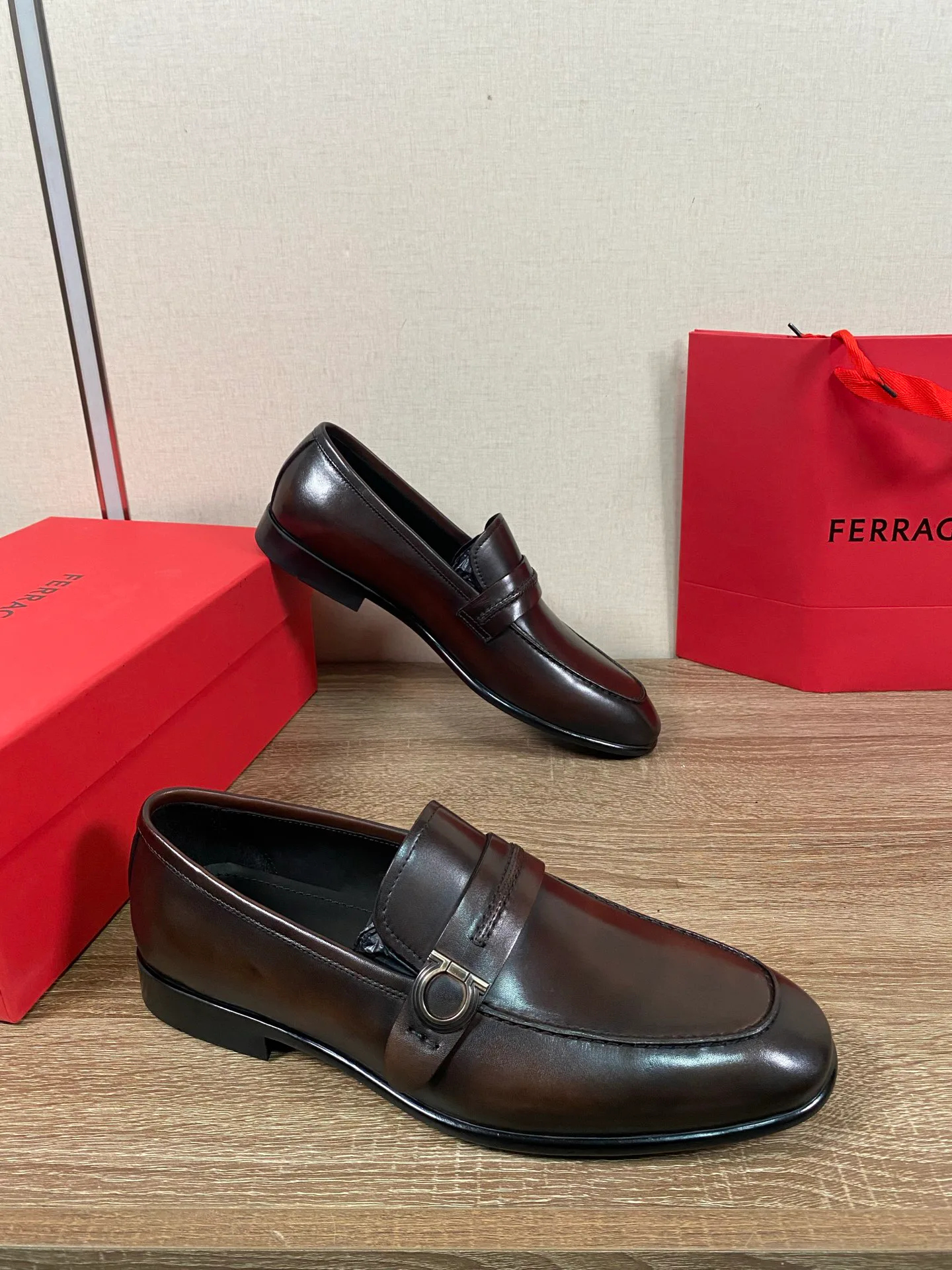 Men's Loafers And Dress Shoes SALVATORE FERRAGAMO 18078628