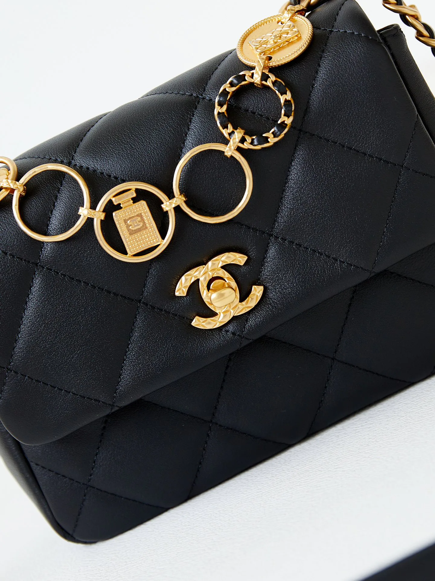 Women's Classic Handbags CHANEL 18065575