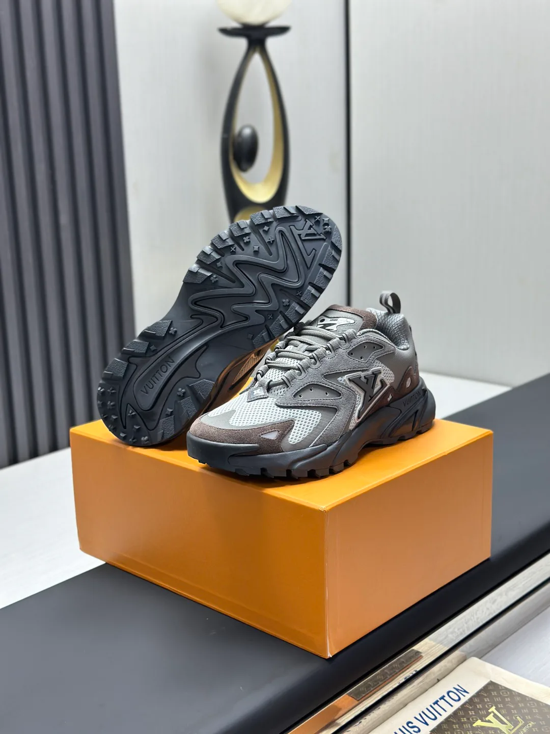 Men's Sneakers LOUIS VUITTON 18211978