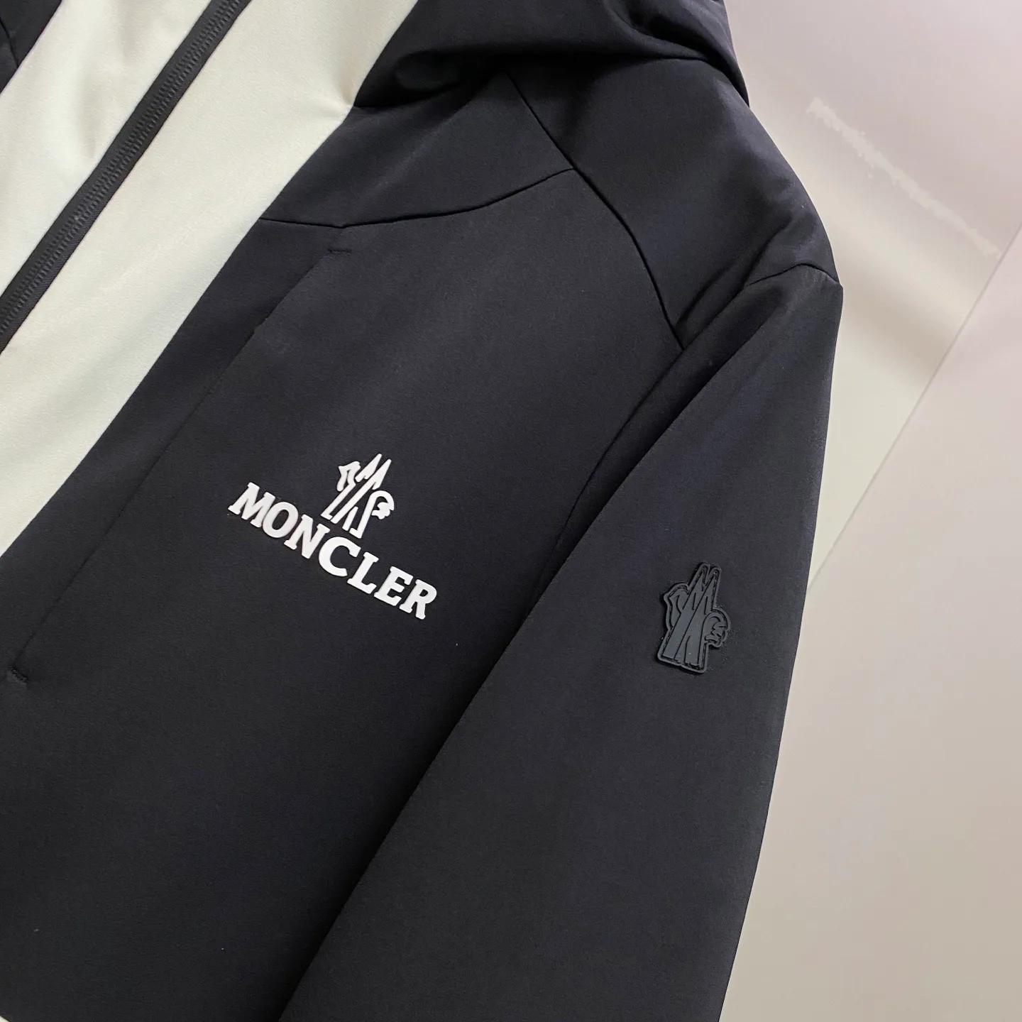 Men's Jackets And Down Jackets MONCLER 18029205