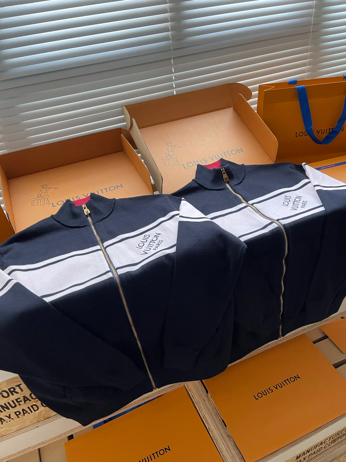 Men's Jackets And Down Jackets LOUIS VUITTON 18413971