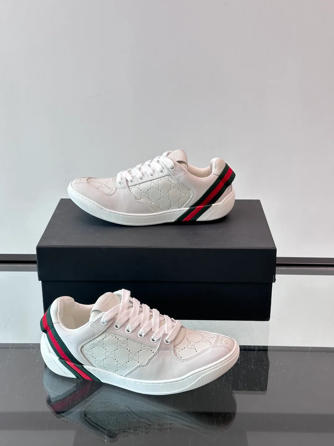 Women's Sneakers GUCCI 18449389