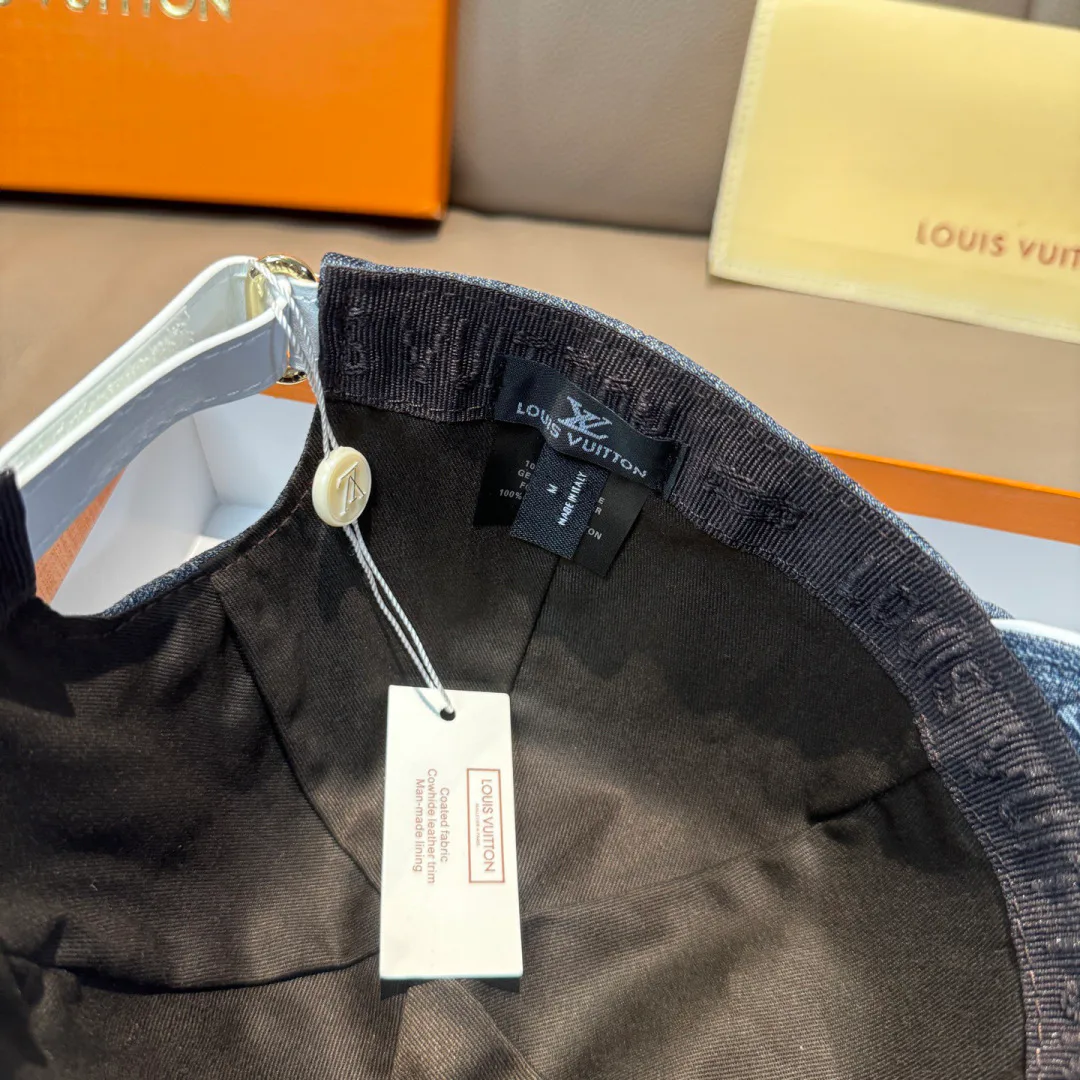 Hats LOUIS VUITTON 17604822